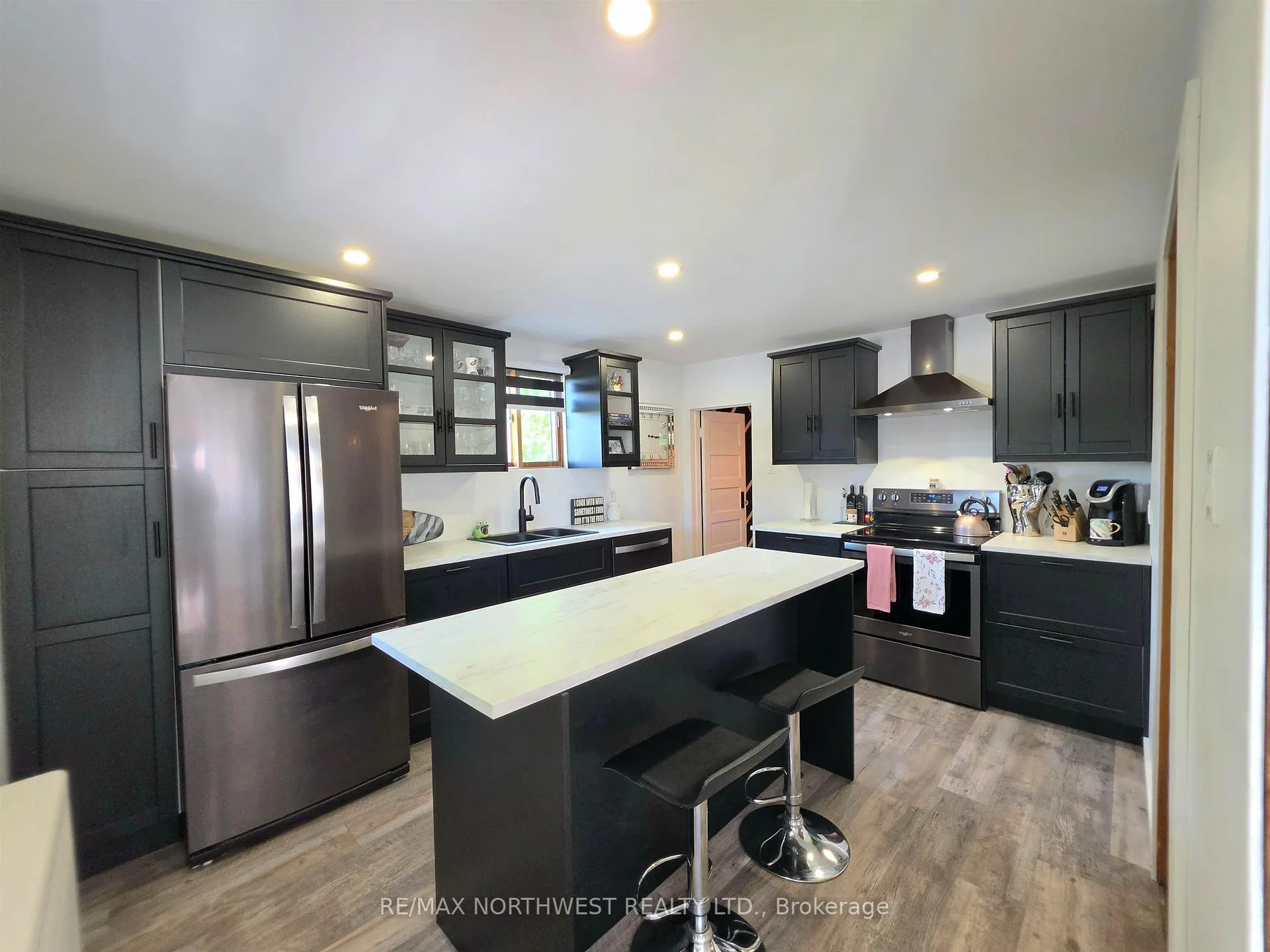 Photo 4 of 409 Third Street North, Kenora, North End — HOMEH
