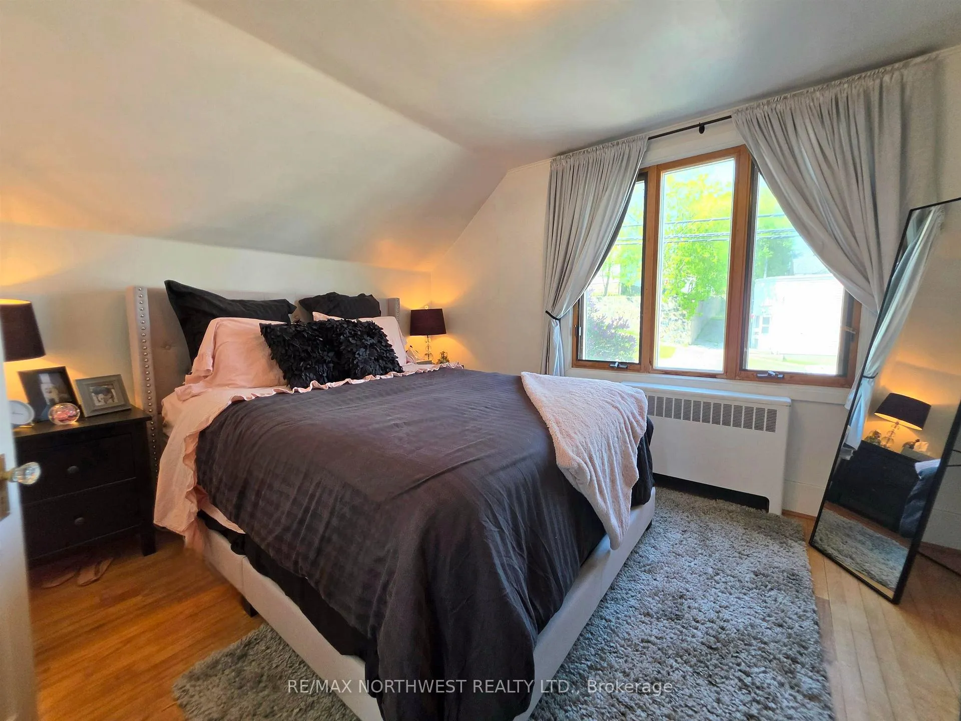 Photo 13 of 409 Third Street North, Kenora, North End — HOMEH