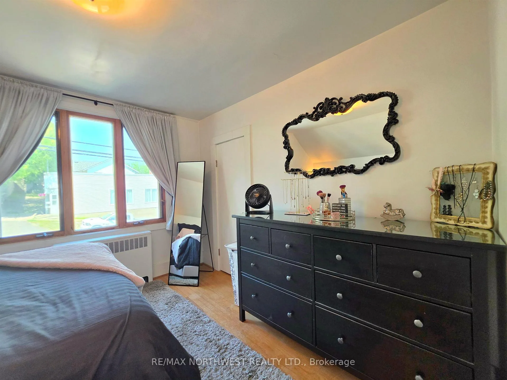 Photo 14 of 409 Third Street North, Kenora, North End — HOMEH