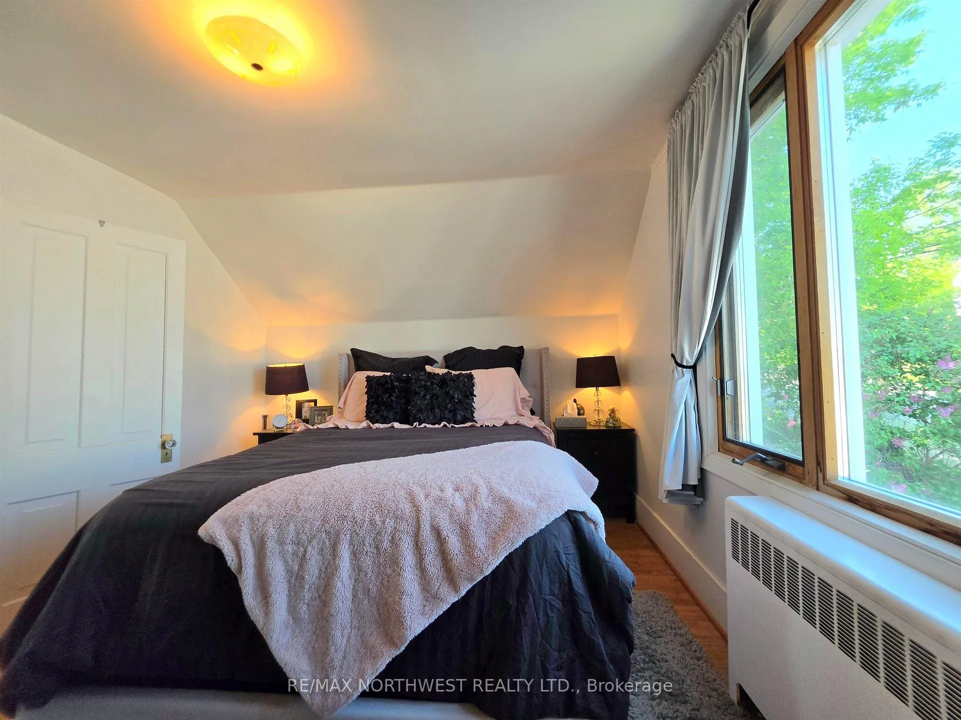 Photo 15 of 409 Third Street North, Kenora, North End — HOMEH