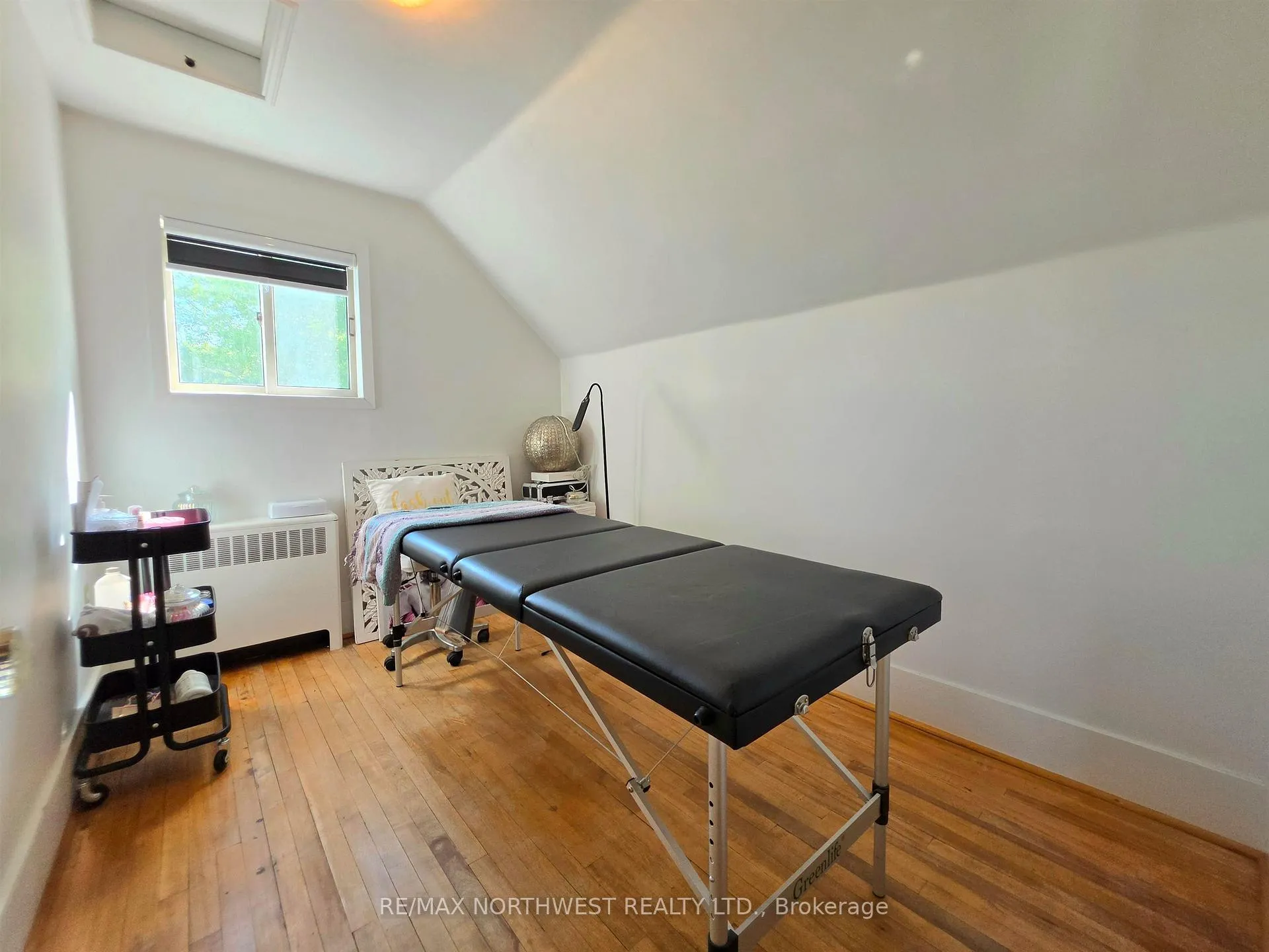Photo 18 of 409 Third Street North, Kenora, North End — HOMEH