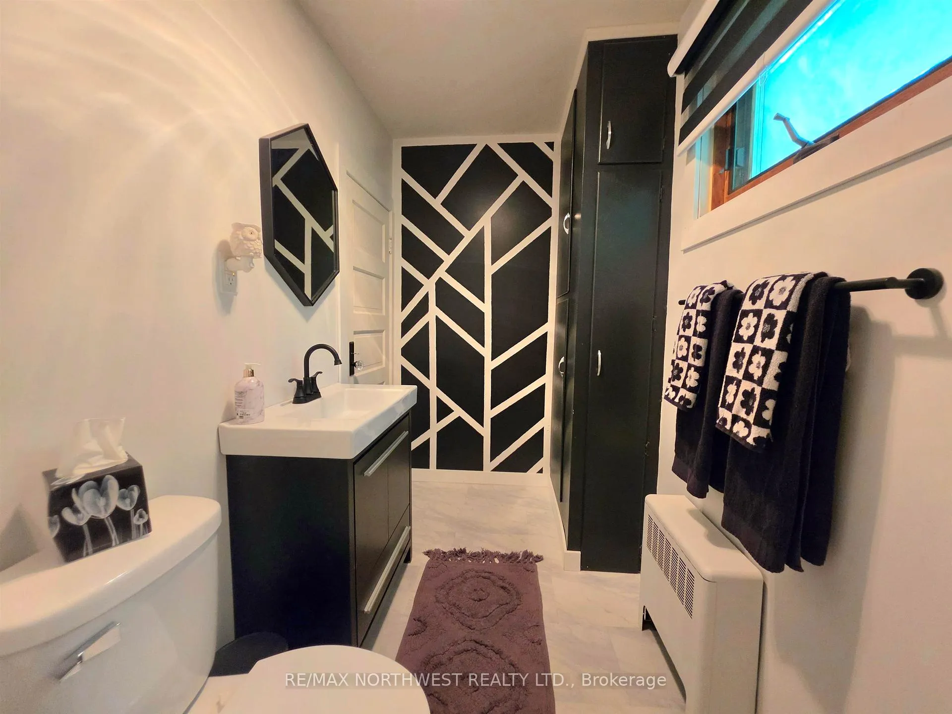 Photo 20 of 409 Third Street North, Kenora, North End — HOMEH
