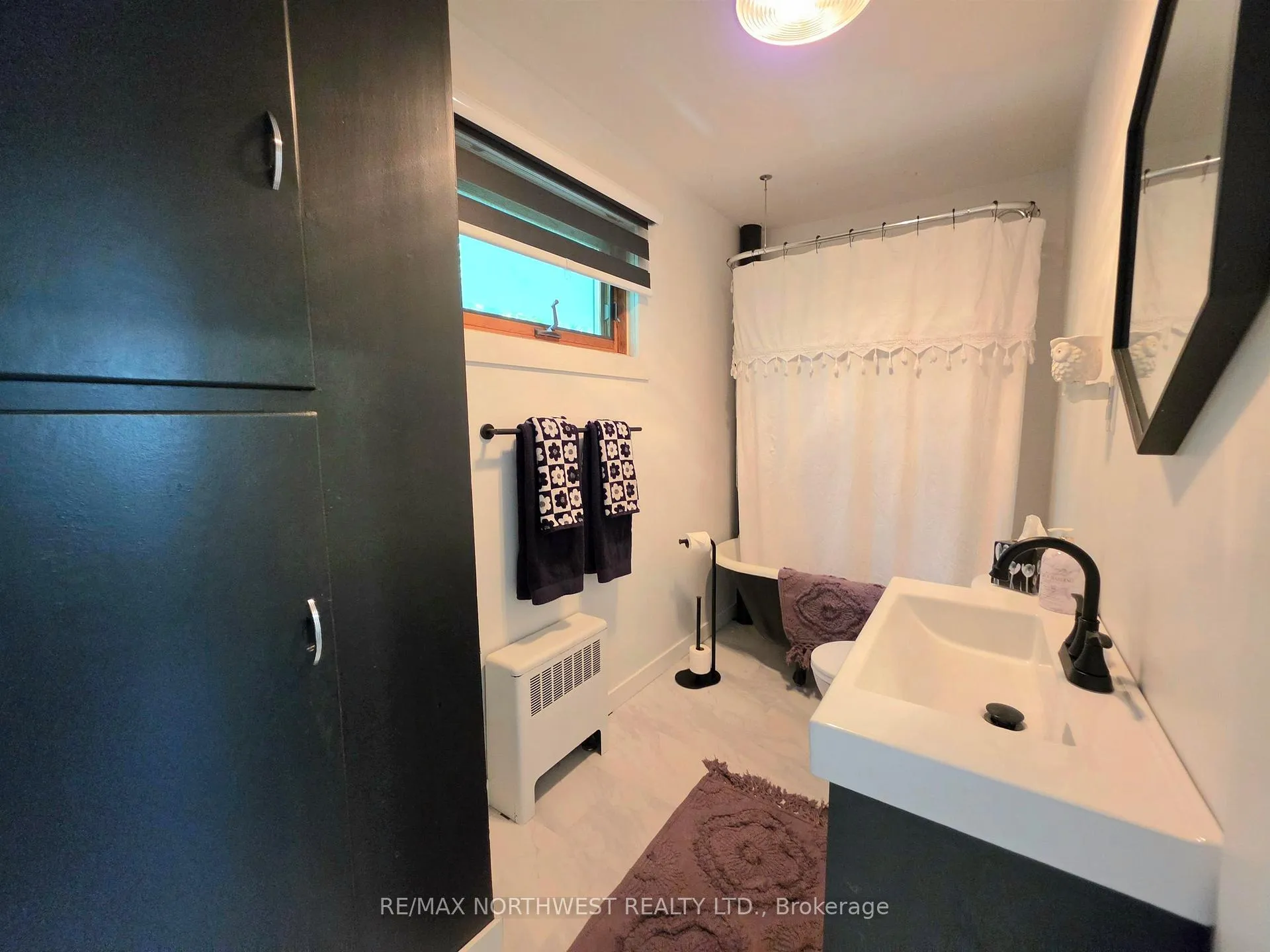 Photo 21 of 409 Third Street North, Kenora, North End — HOMEH