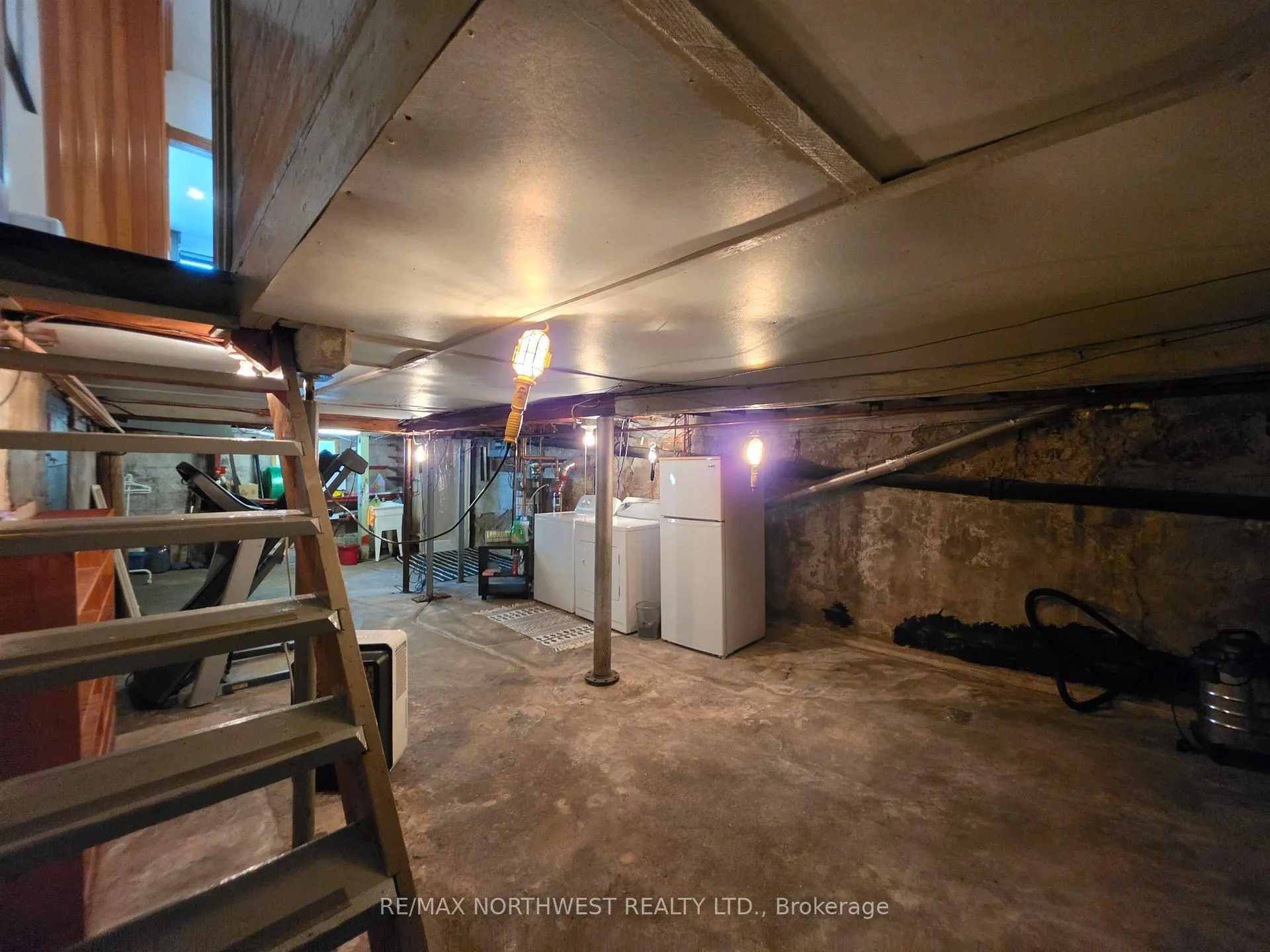 Photo 29 of 409 Third Street North, Kenora, North End — HOMEH