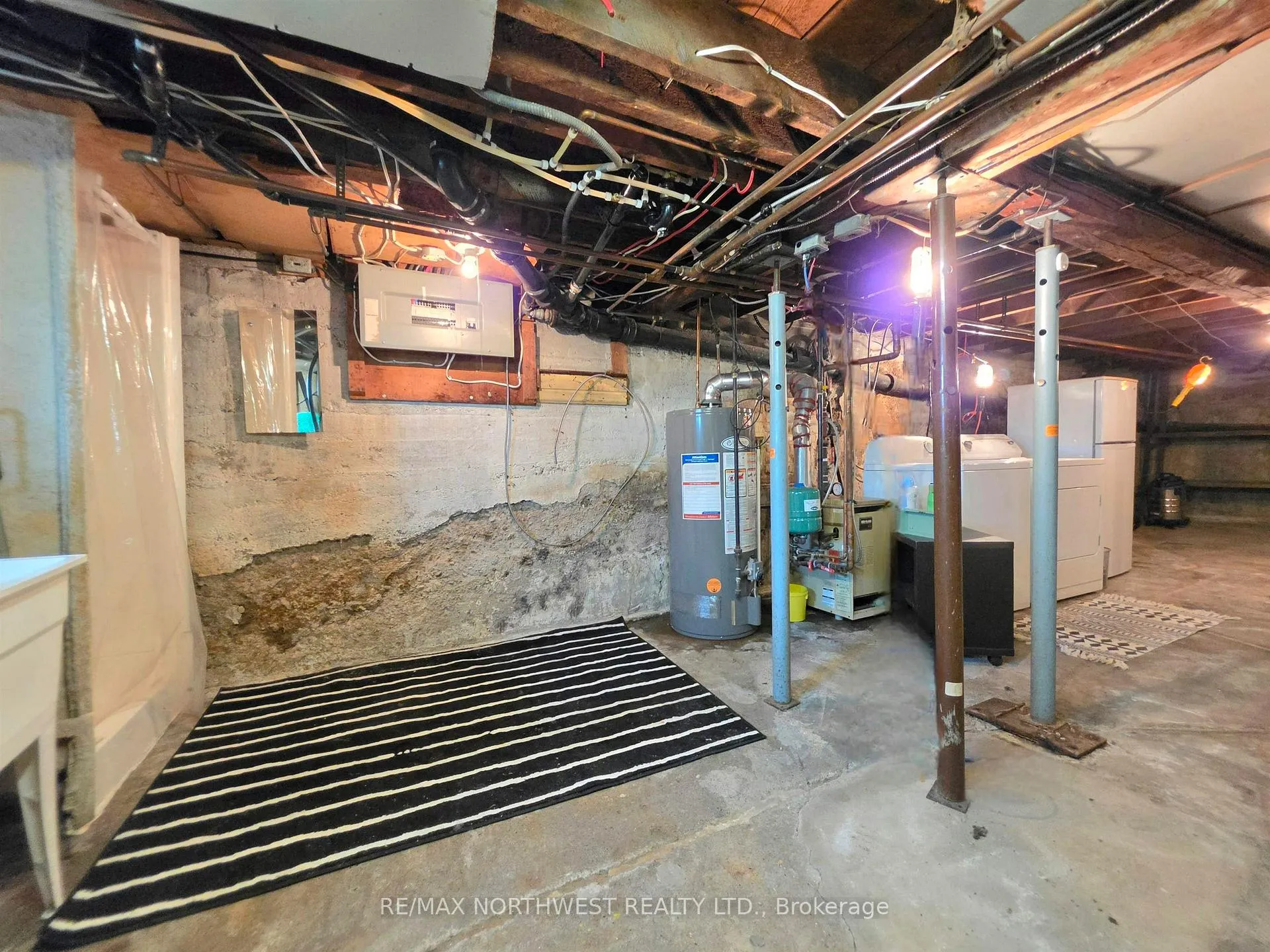 Photo 31 of 409 Third Street North, Kenora, North End — HOMEH