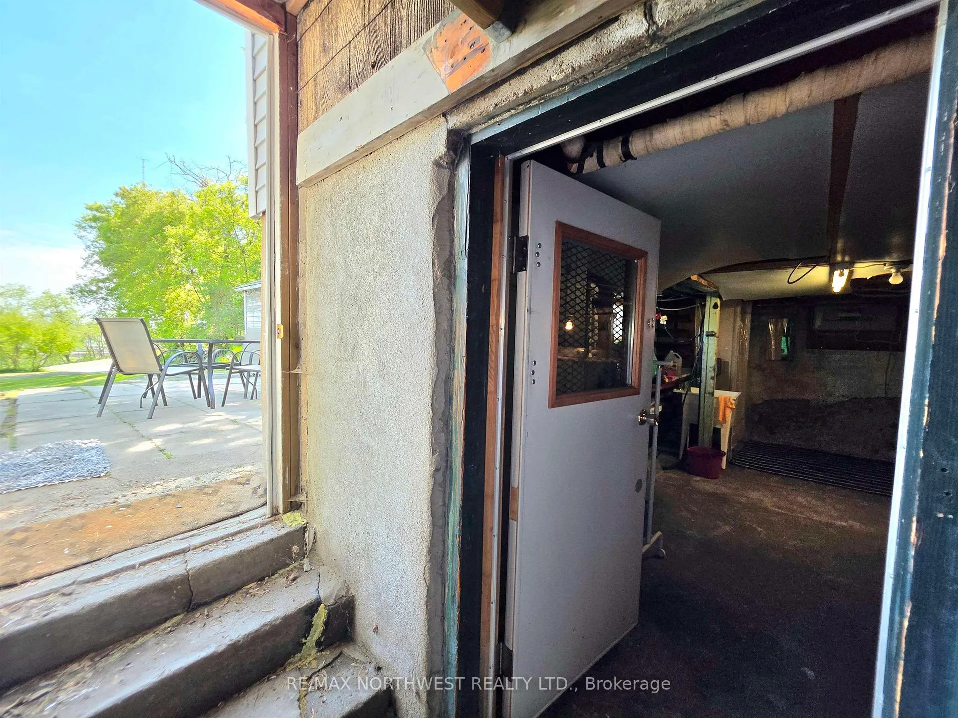 Photo 33 of 409 Third Street North, Kenora, North End — HOMEH