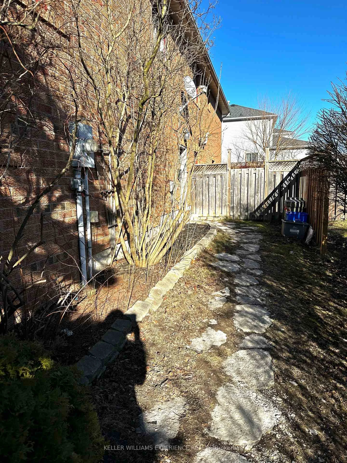 Photo 2 of Unit Main, 13 Rundle Crescent, Barrie, Holly — HOMEH