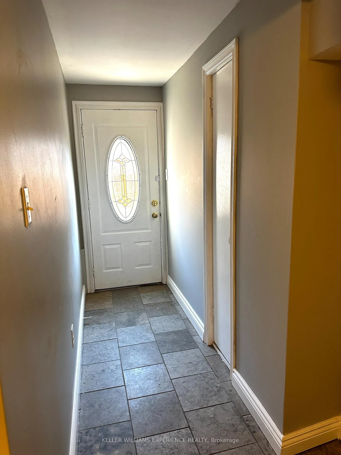 Photo 3 of Unit Main, 13 Rundle Crescent, Barrie, Holly — HOMEH
