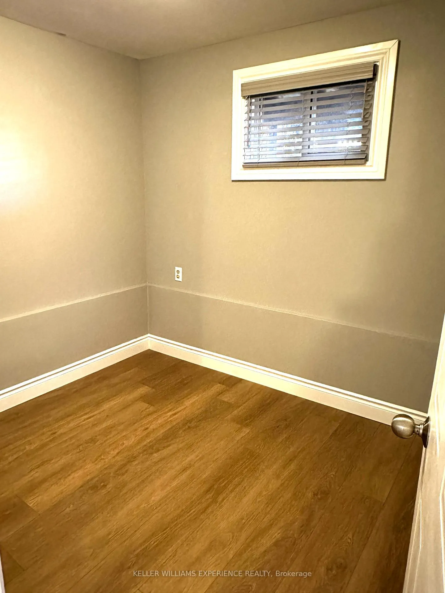 Photo 5 of Unit Main, 13 Rundle Crescent, Barrie, Holly — HOMEH