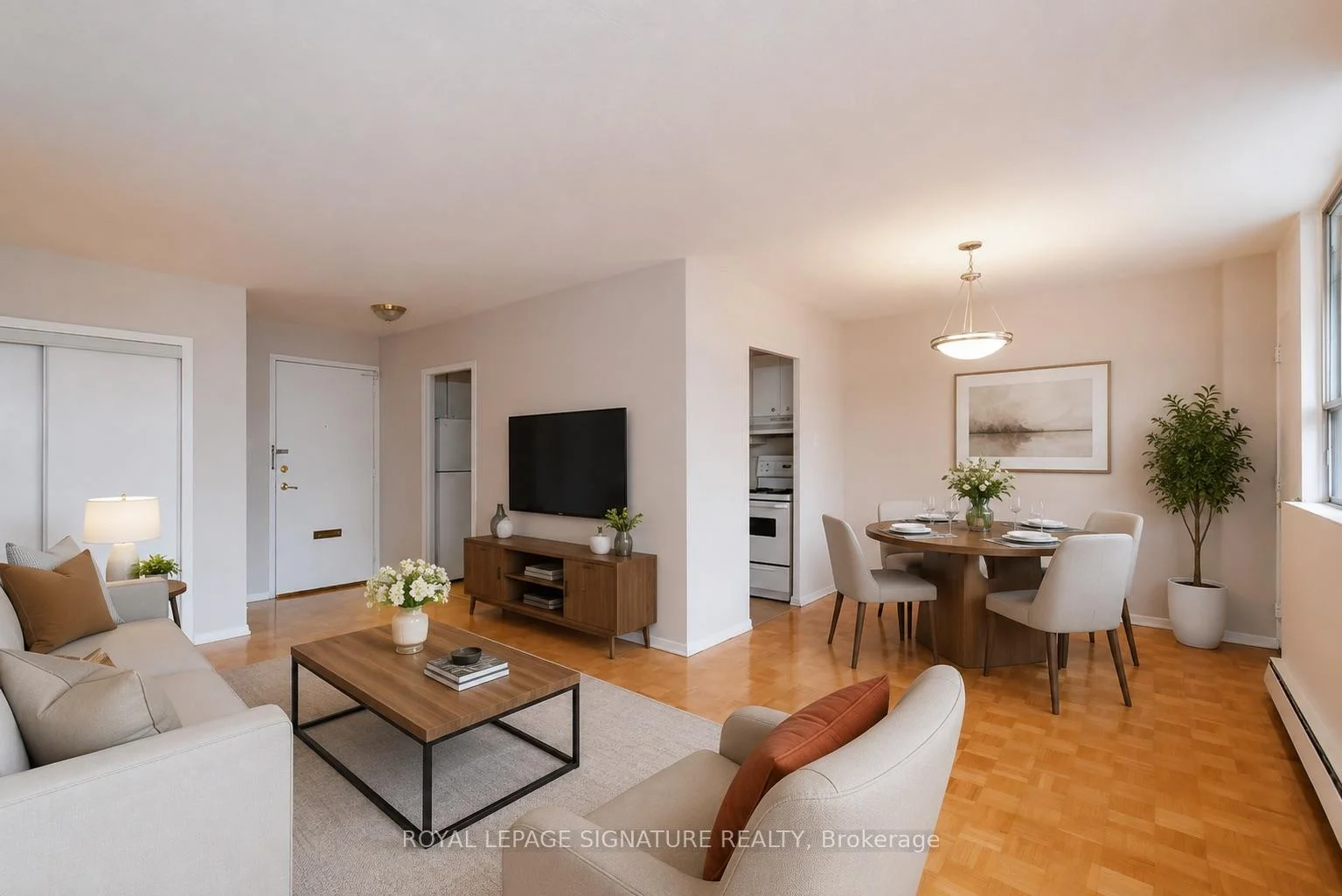Front of Unit 203, 525 Eglinton Avenue E