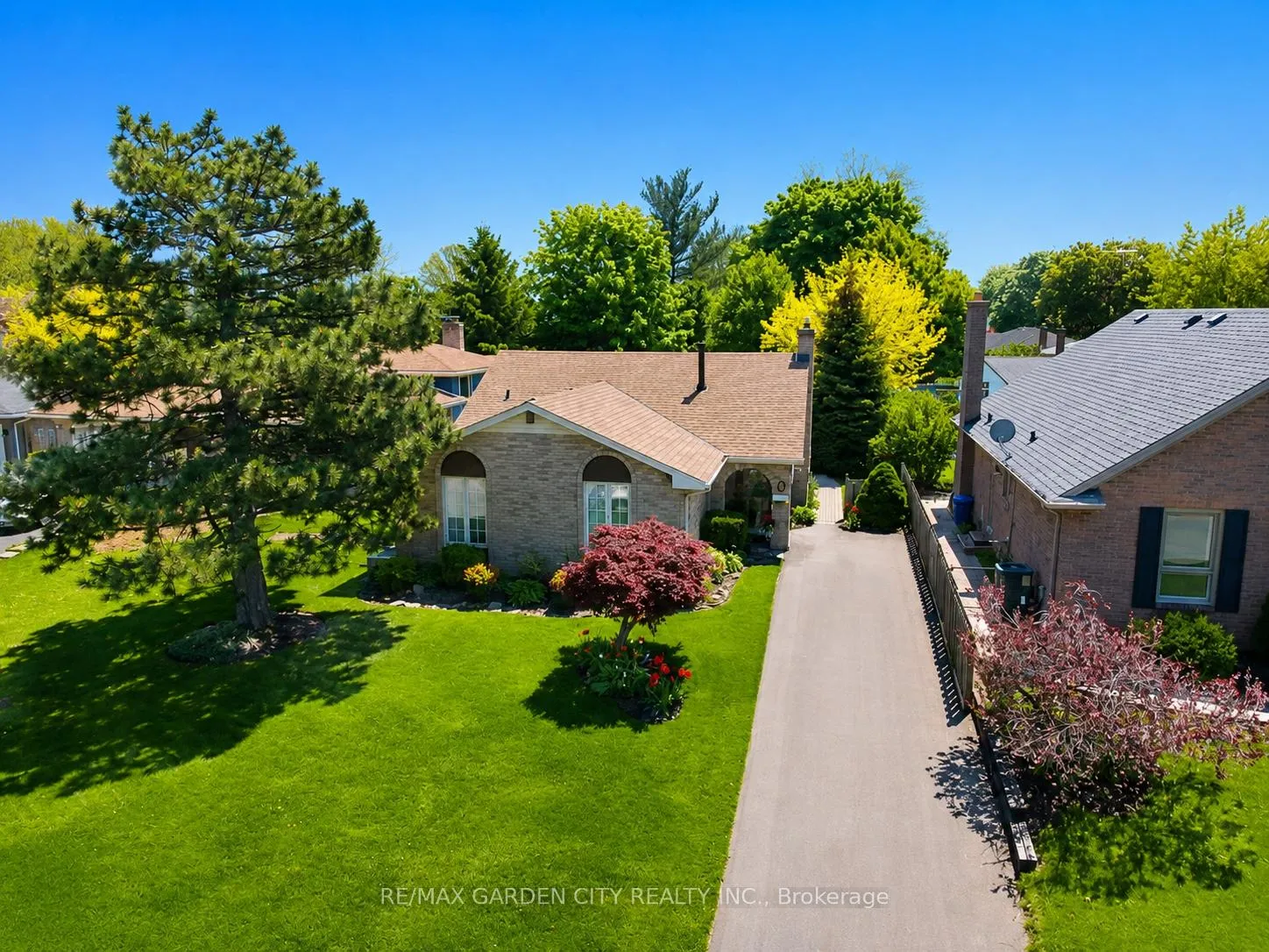 Photo 2 of 6 Barbara Place, St. Catharines, Lakeshore — HOMEH
