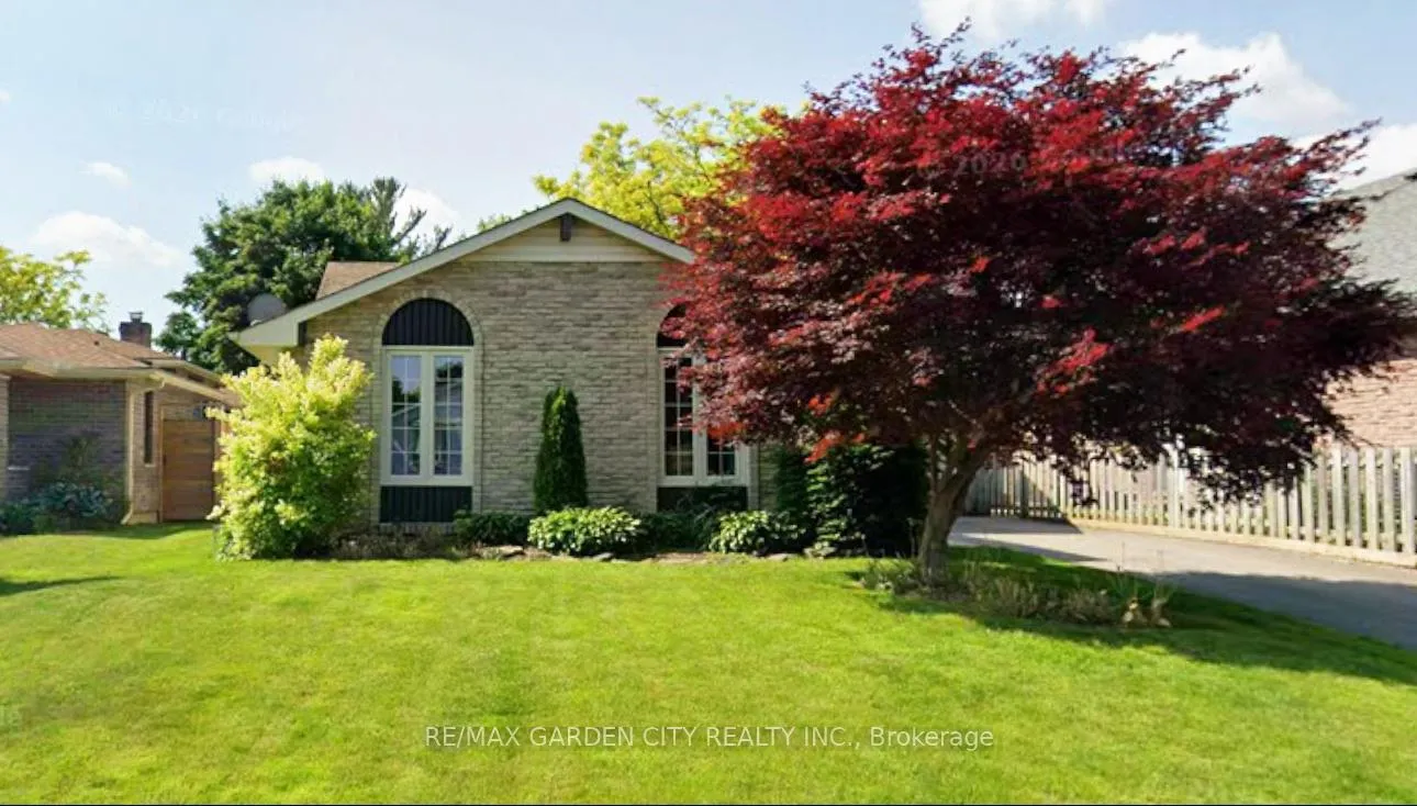 Photo 3 of 6 Barbara Place, St. Catharines, Lakeshore — HOMEH