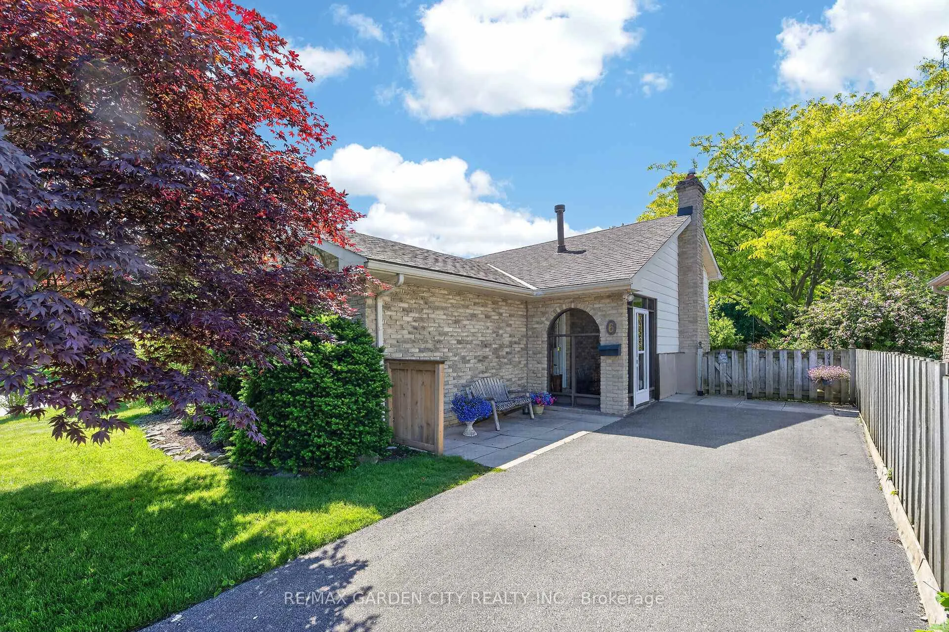 Photo 4 of 6 Barbara Place, St. Catharines, Lakeshore — HOMEH