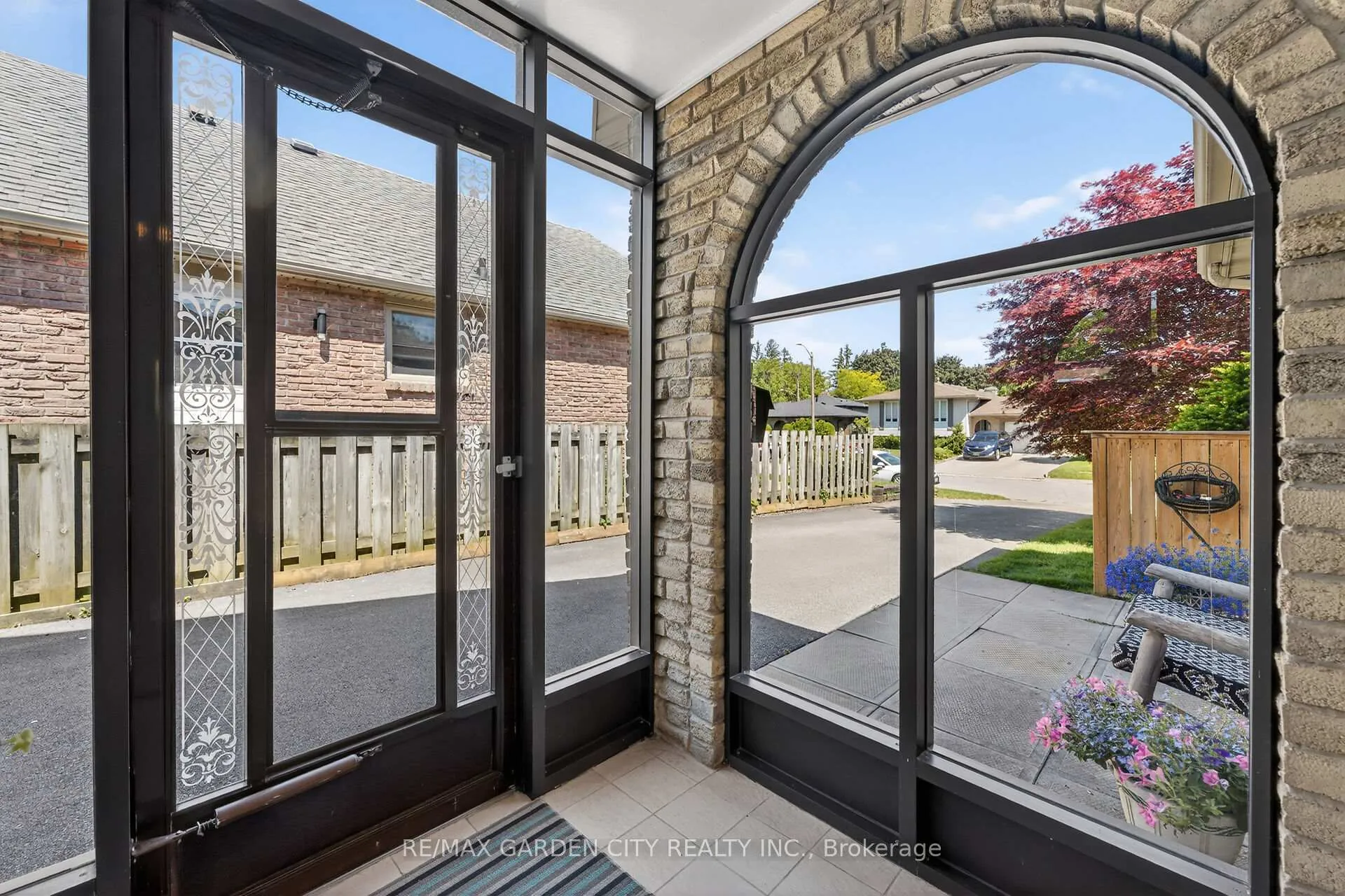 Photo 5 of 6 Barbara Place, St. Catharines, Lakeshore — HOMEH