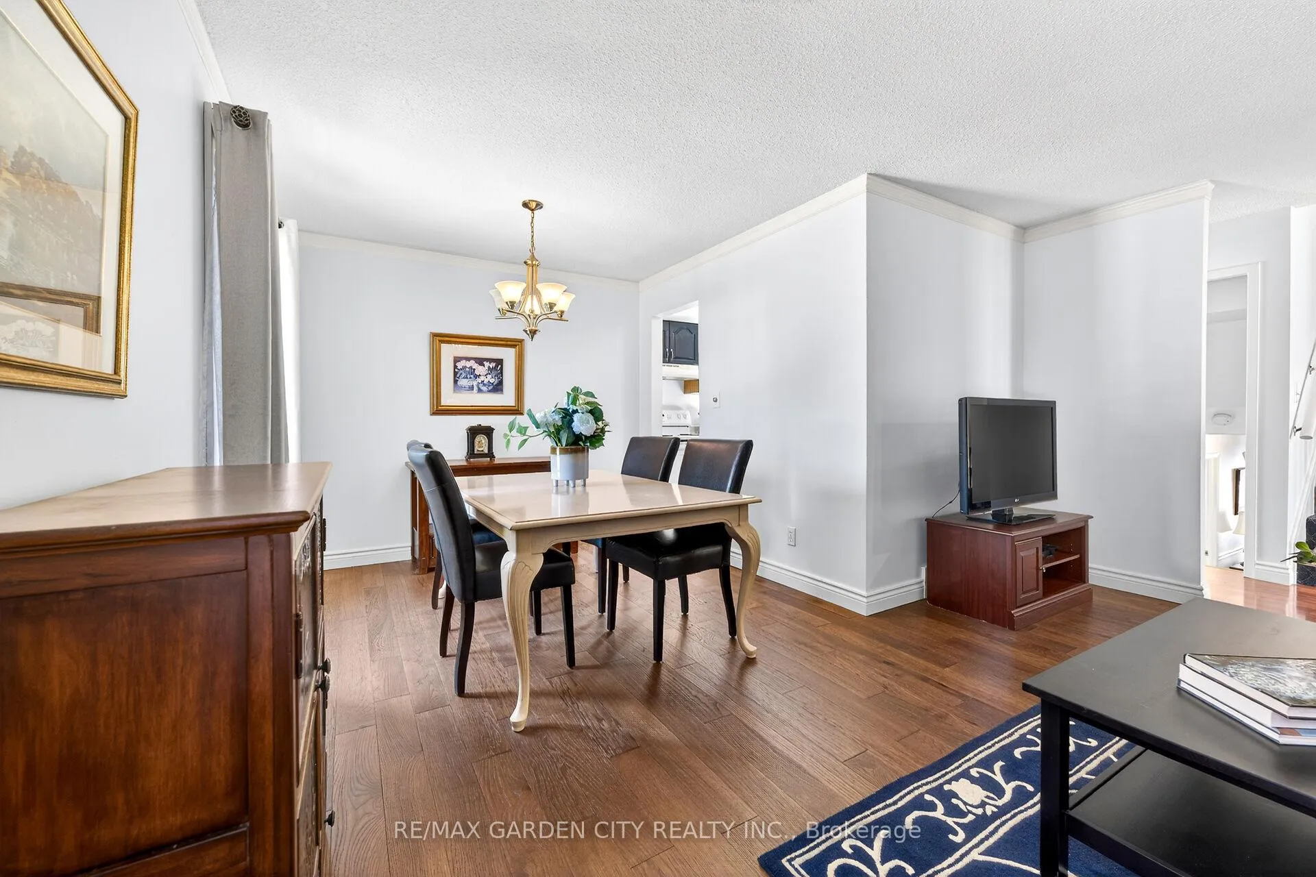 Photo 10 of 6 Barbara Place, St. Catharines, Lakeshore — HOMEH