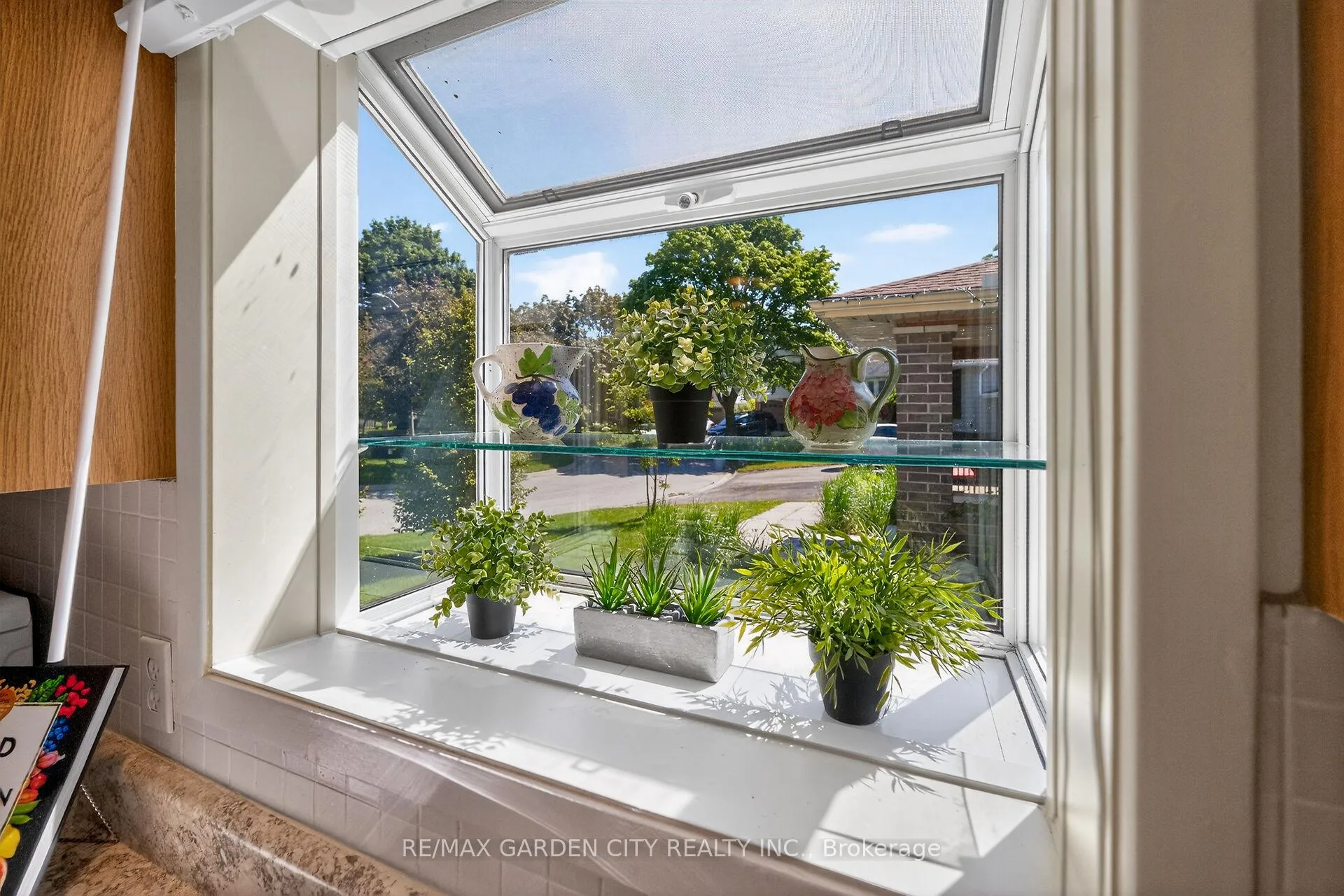 Photo 13 of 6 Barbara Place, St. Catharines, Lakeshore — HOMEH