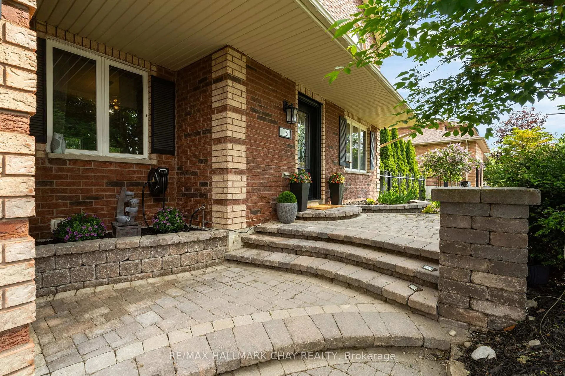 Photo 4 of 16 Columbia Road, Barrie, Holly — HOMEH