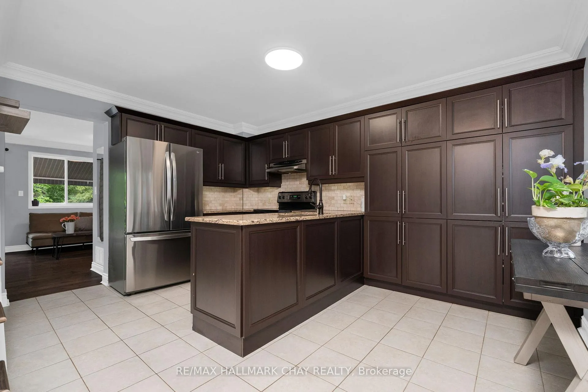 Photo 5 of 16 Columbia Road, Barrie, Holly — HOMEH