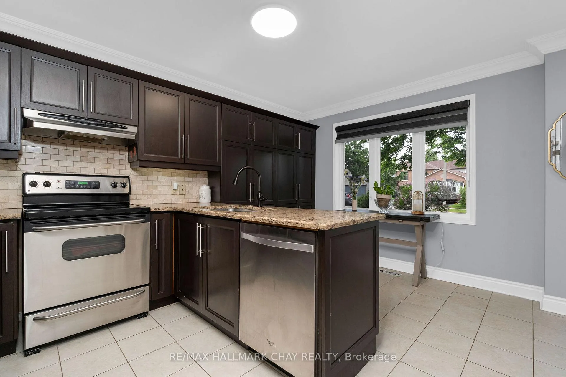 Photo 6 of 16 Columbia Road, Barrie, Holly — HOMEH