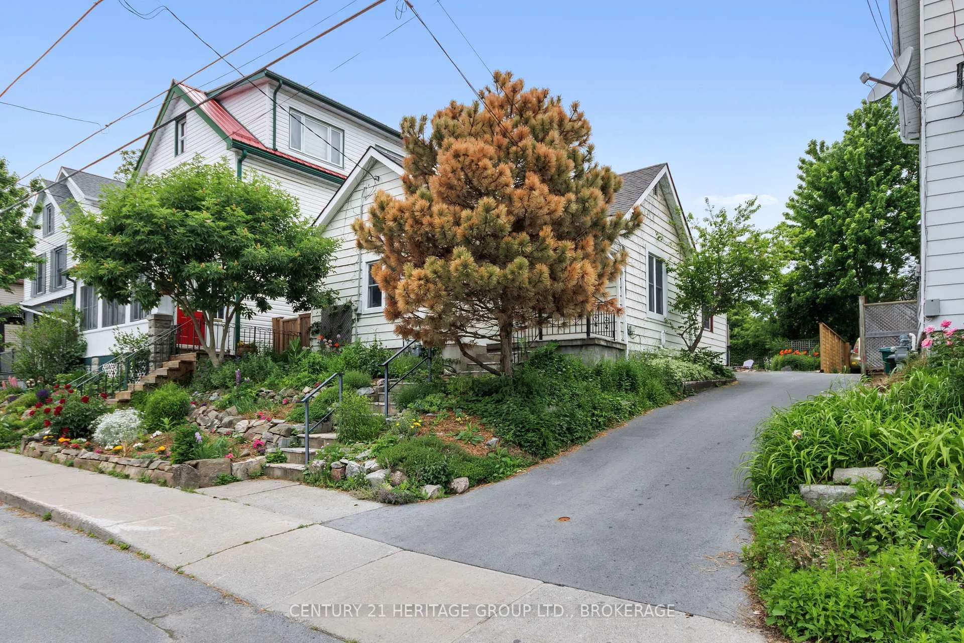 Photo 2 of 51 Quebec Street, Kingston, East of Sir John A. Blvd — HOMEH