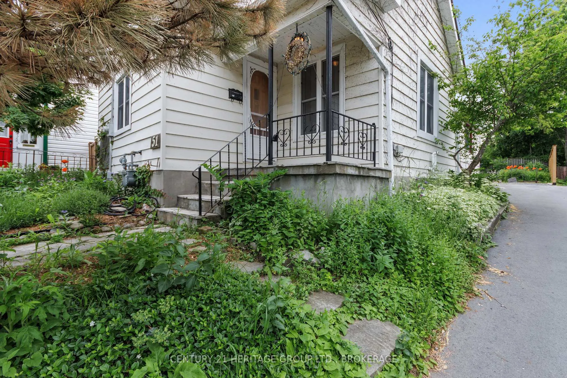 Photo 3 of 51 Quebec Street, Kingston, East of Sir John A. Blvd — HOMEH