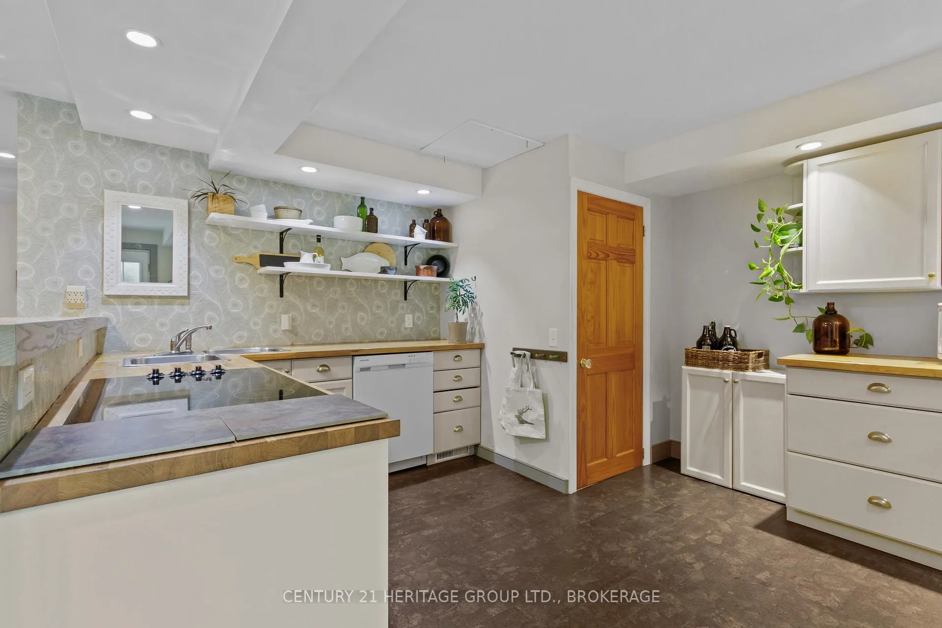 Photo 11 of 51 Quebec Street, Kingston, East of Sir John A. Blvd — HOMEH