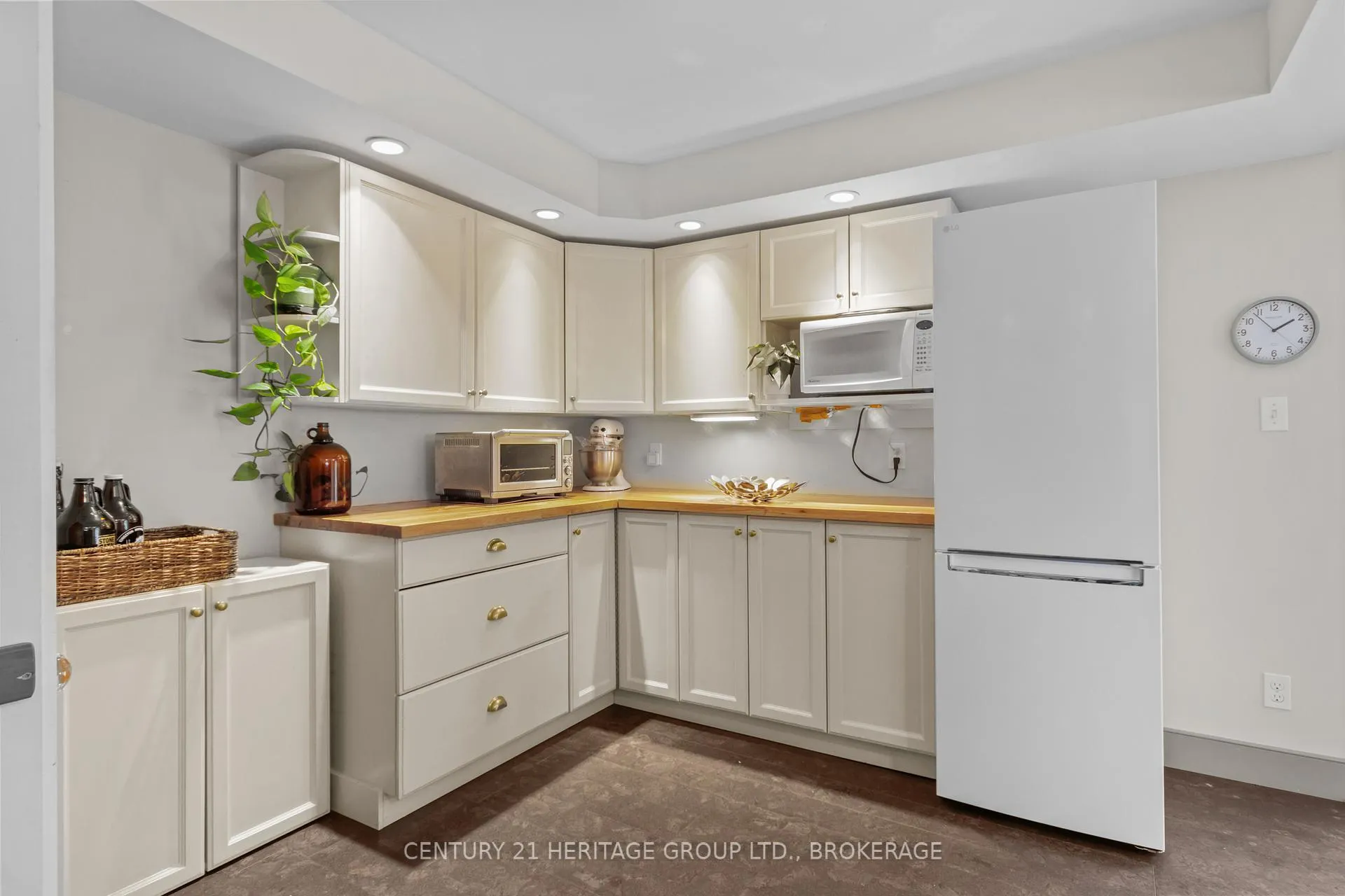 Photo 15 of 51 Quebec Street, Kingston, East of Sir John A. Blvd — HOMEH