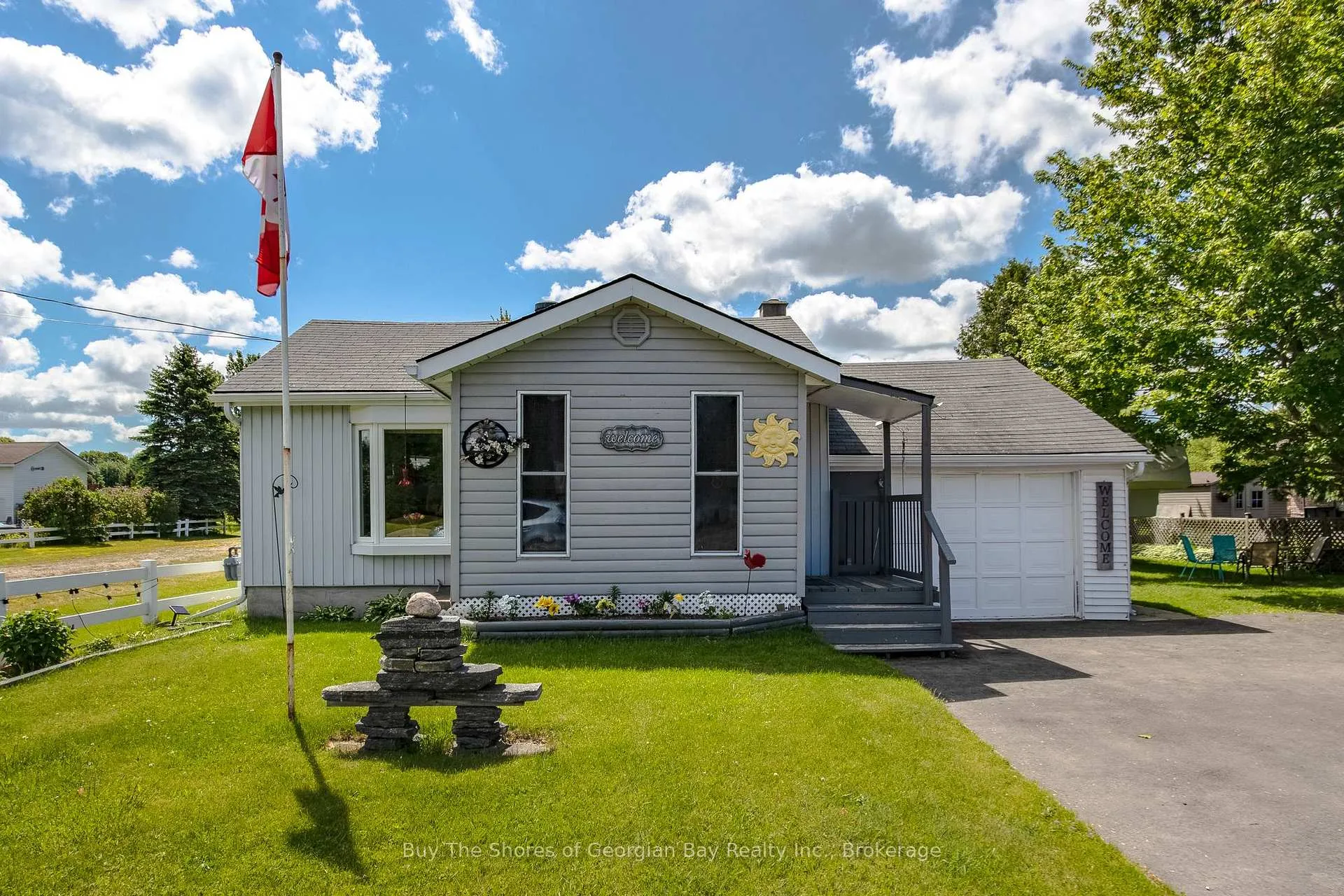 Photo 2 of 17 Balm Beach Road E, Tiny, Perkinsfield — HOMEH