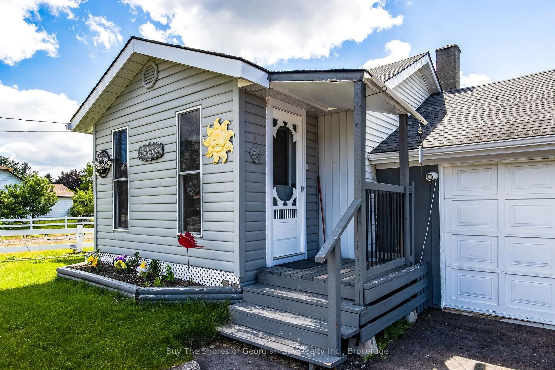 Photo 3 of 17 Balm Beach Road E, Tiny, Perkinsfield — HOMEH