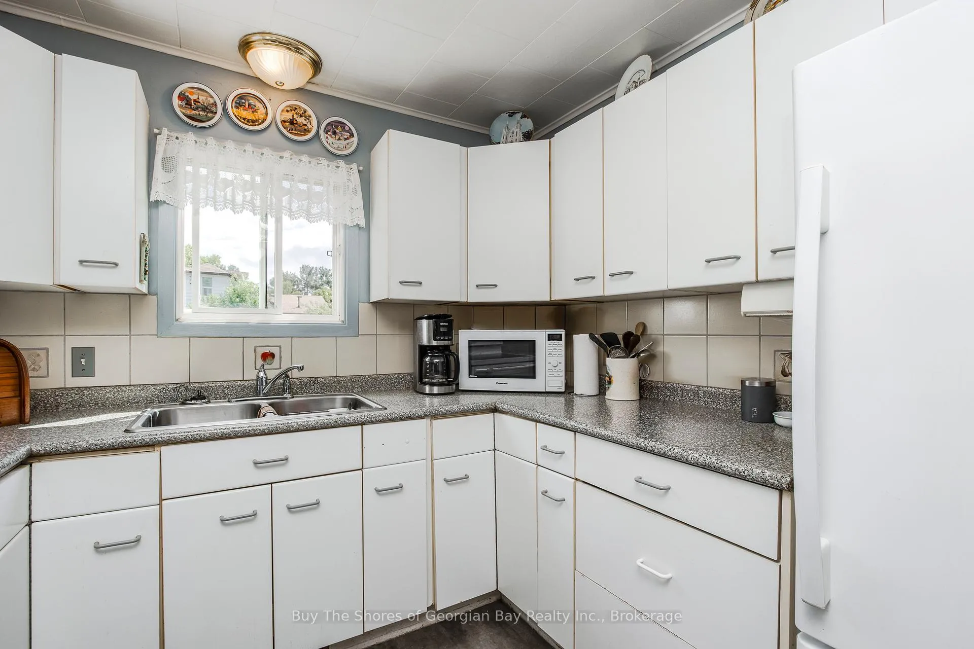 Photo 11 of 17 Balm Beach Road E, Tiny, Perkinsfield — HOMEH