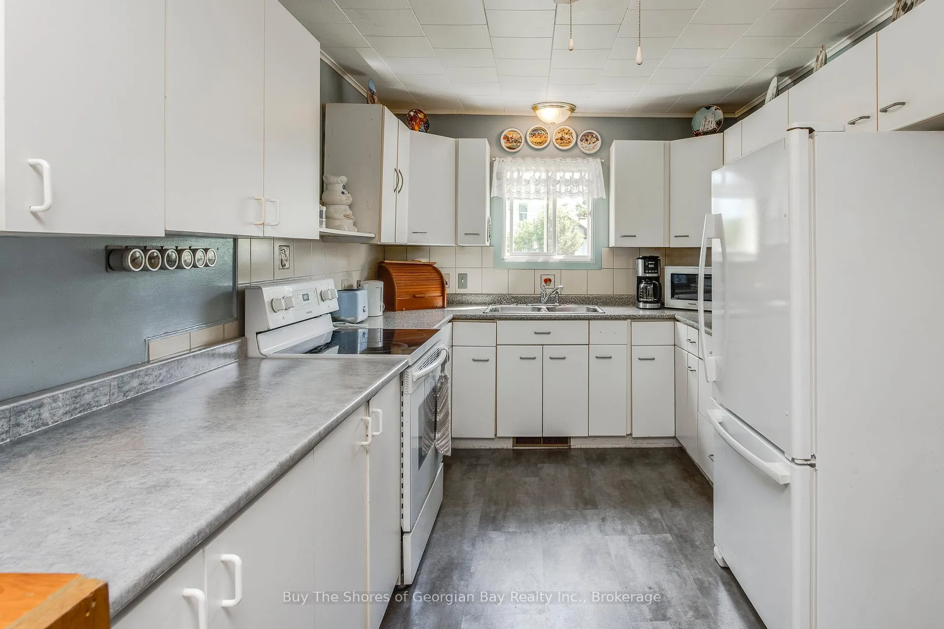 Photo 12 of 17 Balm Beach Road E, Tiny, Perkinsfield — HOMEH