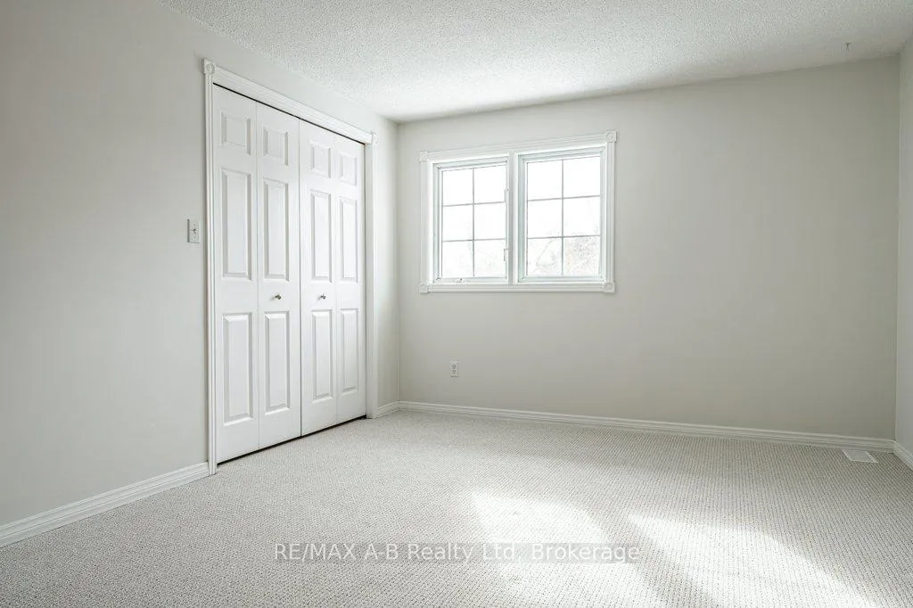 Photo 24 of 86 Freeland Drive, Stratford — HOMEH