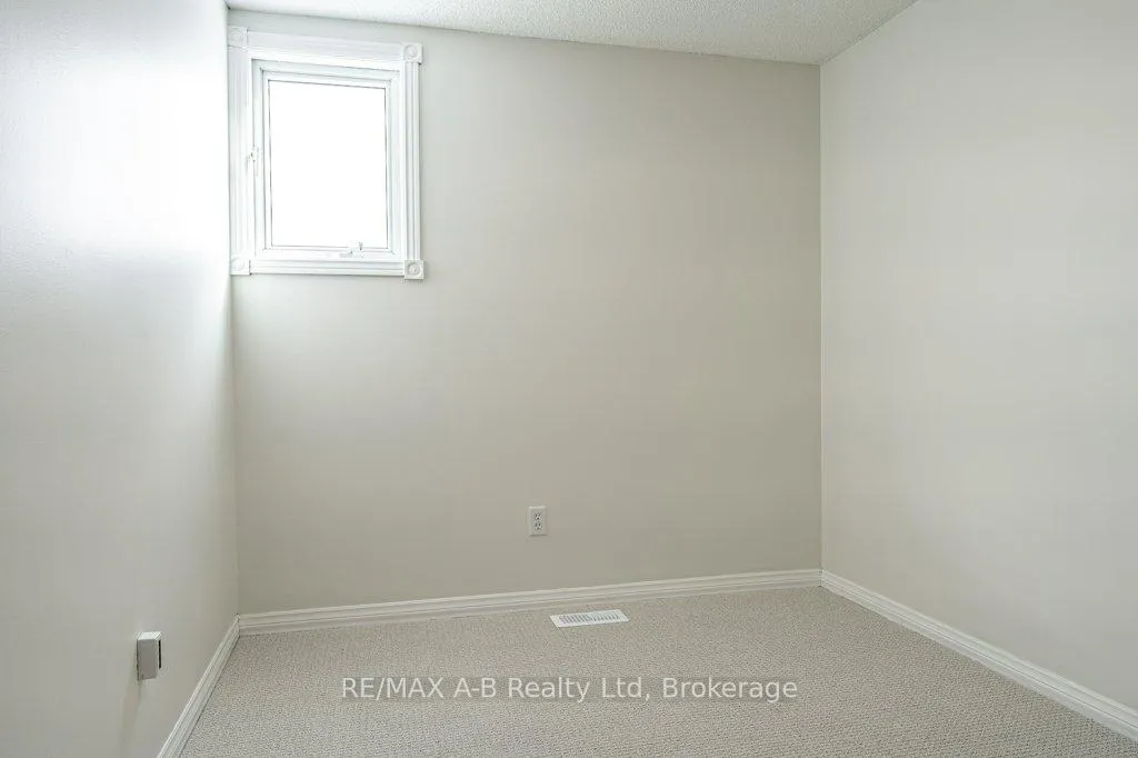 Photo 28 of 86 Freeland Drive, Stratford — HOMEH