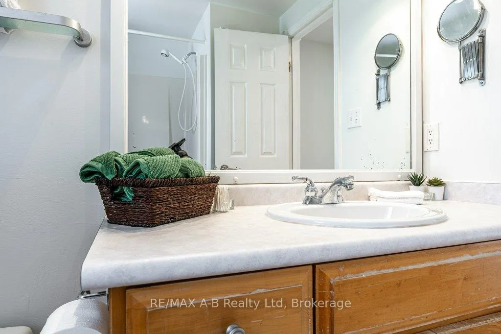 Photo 31 of 86 Freeland Drive, Stratford — HOMEH