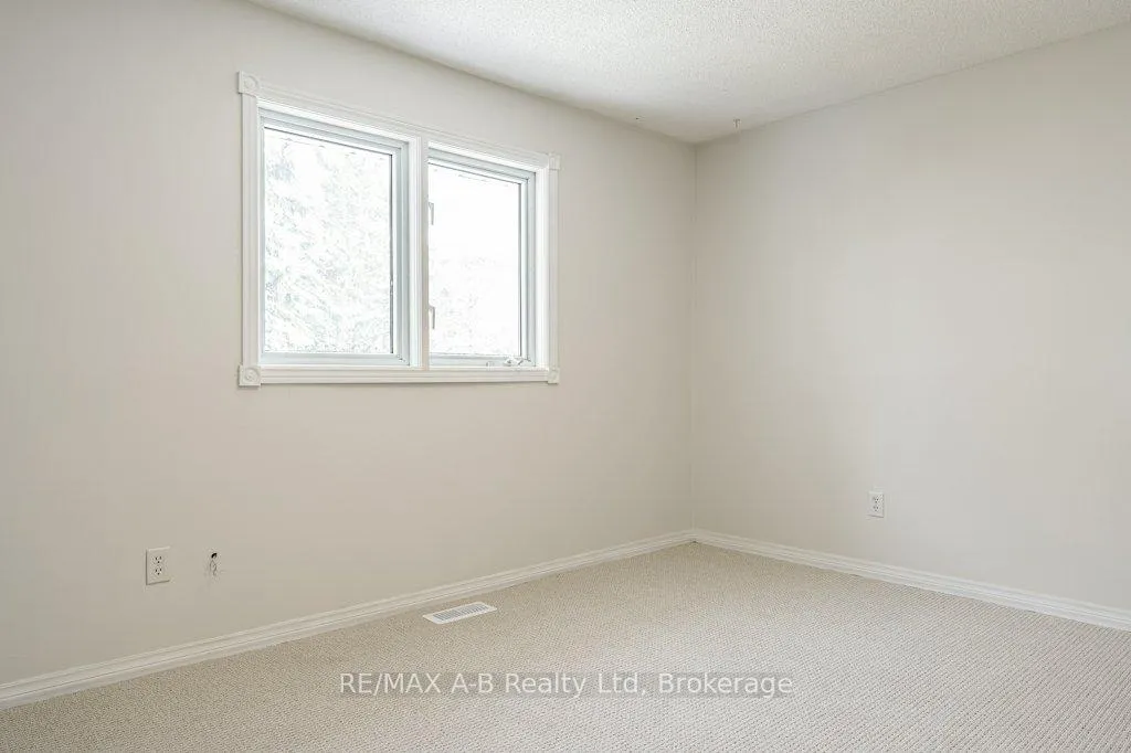 Photo 33 of 86 Freeland Drive, Stratford — HOMEH