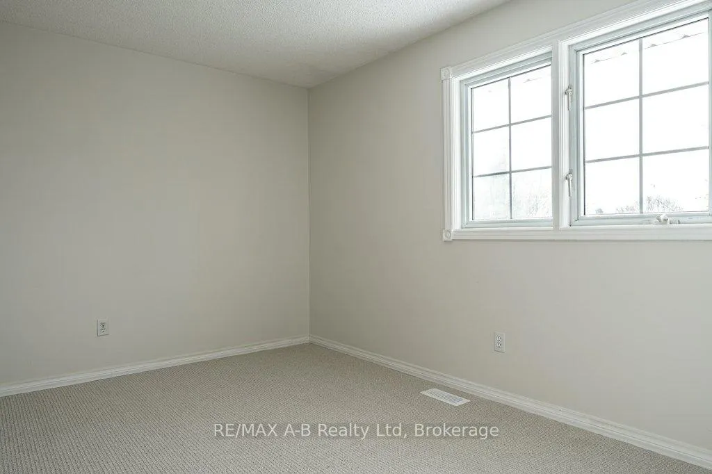 Photo 35 of 86 Freeland Drive, Stratford — HOMEH