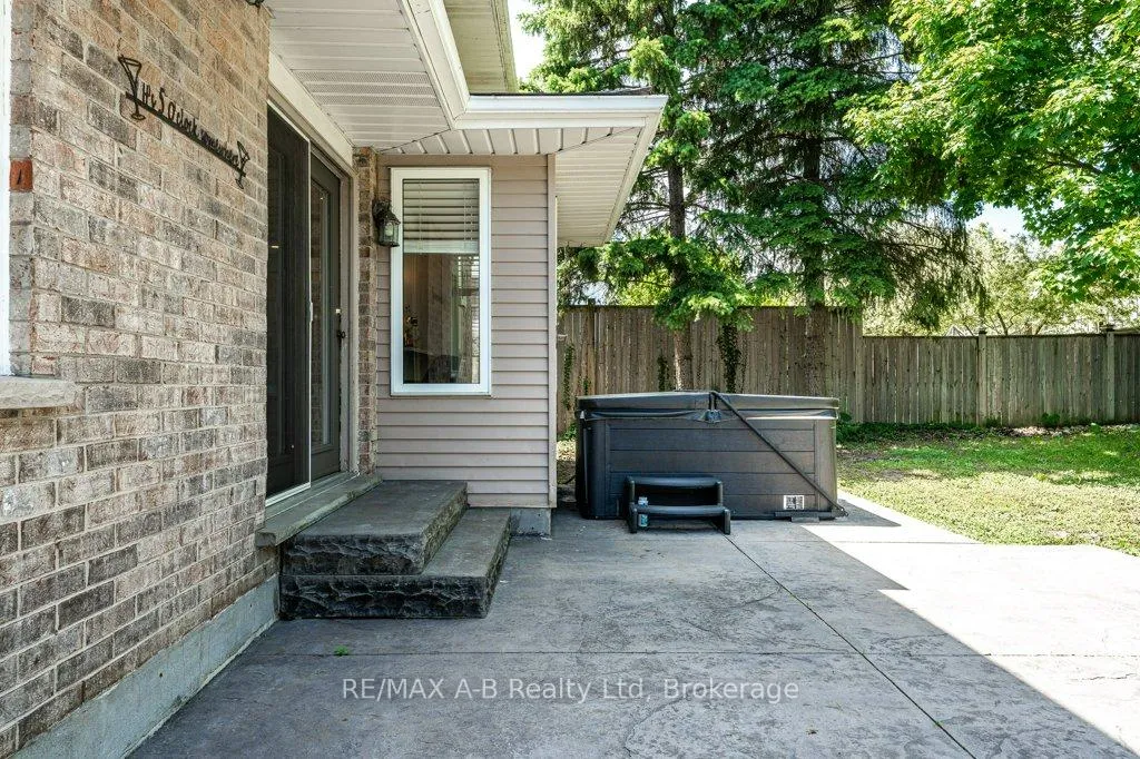 Photo 43 of 86 Freeland Drive, Stratford — HOMEH