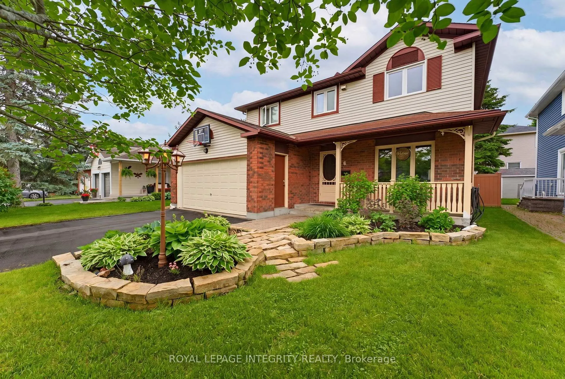Photo 3 of 4 Adele Crescent, Ottawa, Barrhaven - Heritage Park — HOMEH