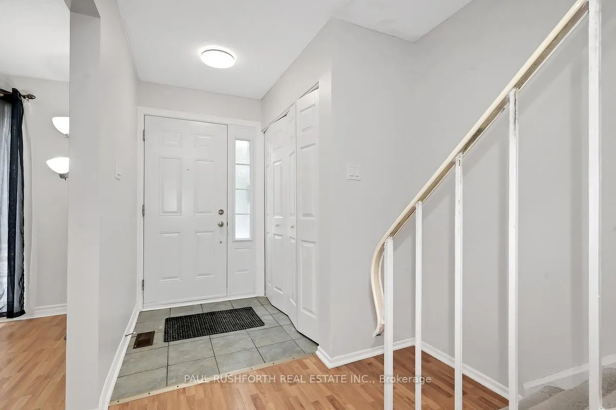 Photo 3 of 1107 Meadowlands Drive, Ottawa, Carleton Square — HOMEH
