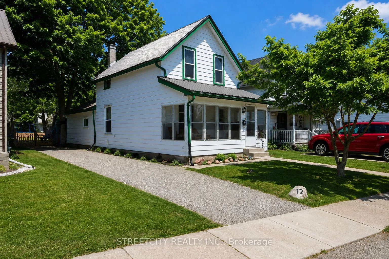 Photo 2 of 12 Pearl Street, Tillsonburg — HOMEH