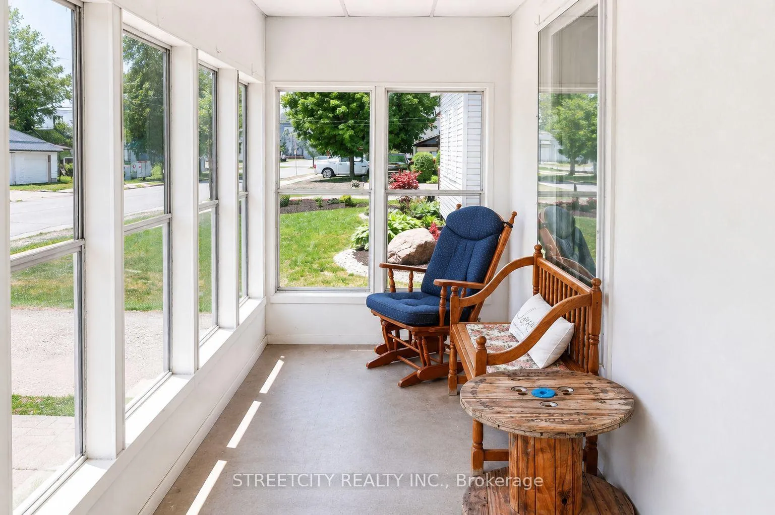 Photo 3 of 12 Pearl Street, Tillsonburg — HOMEH