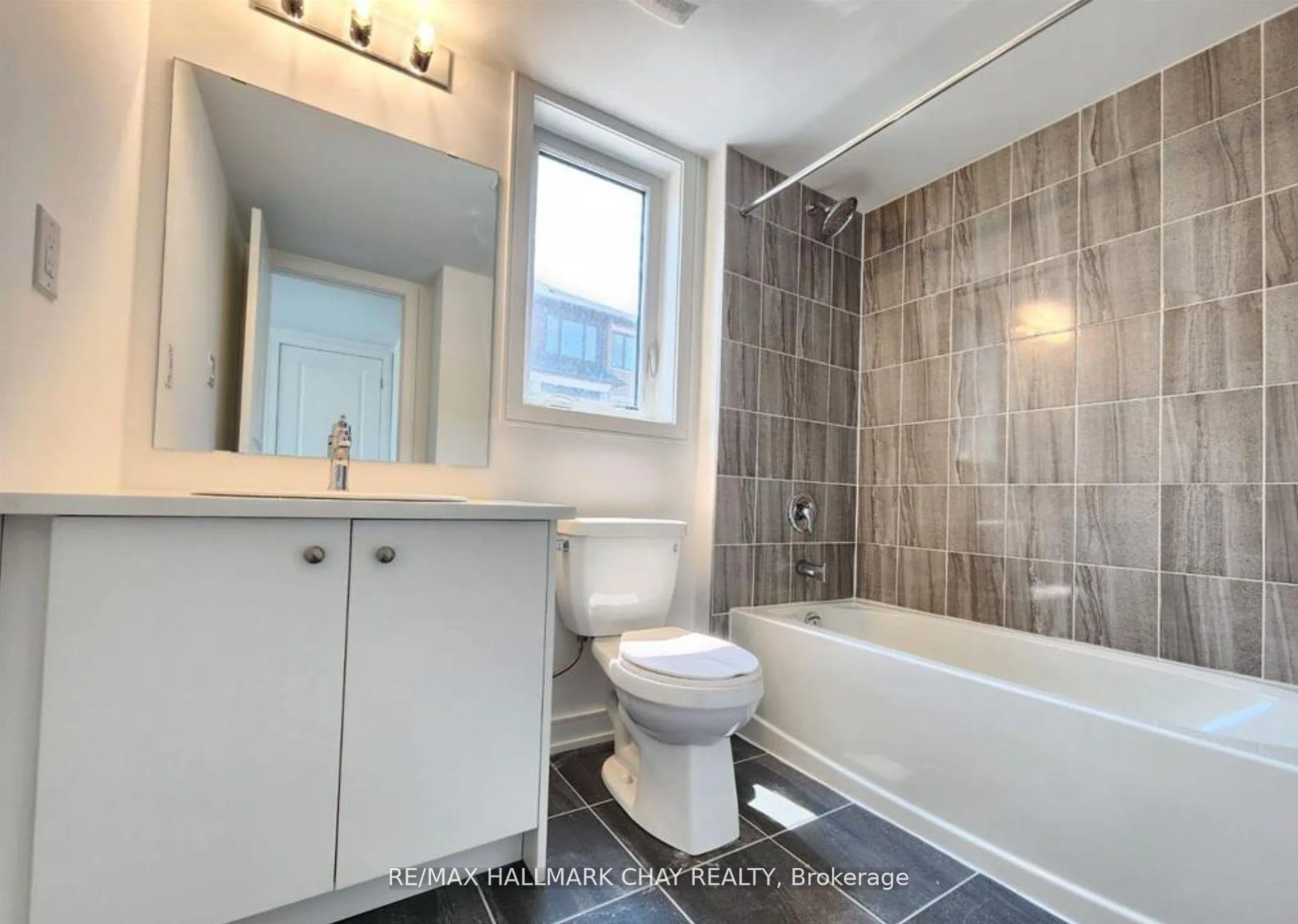 Photo 15 of 86 Appletree Lane, Barrie, Innis-Shore — HOMEH