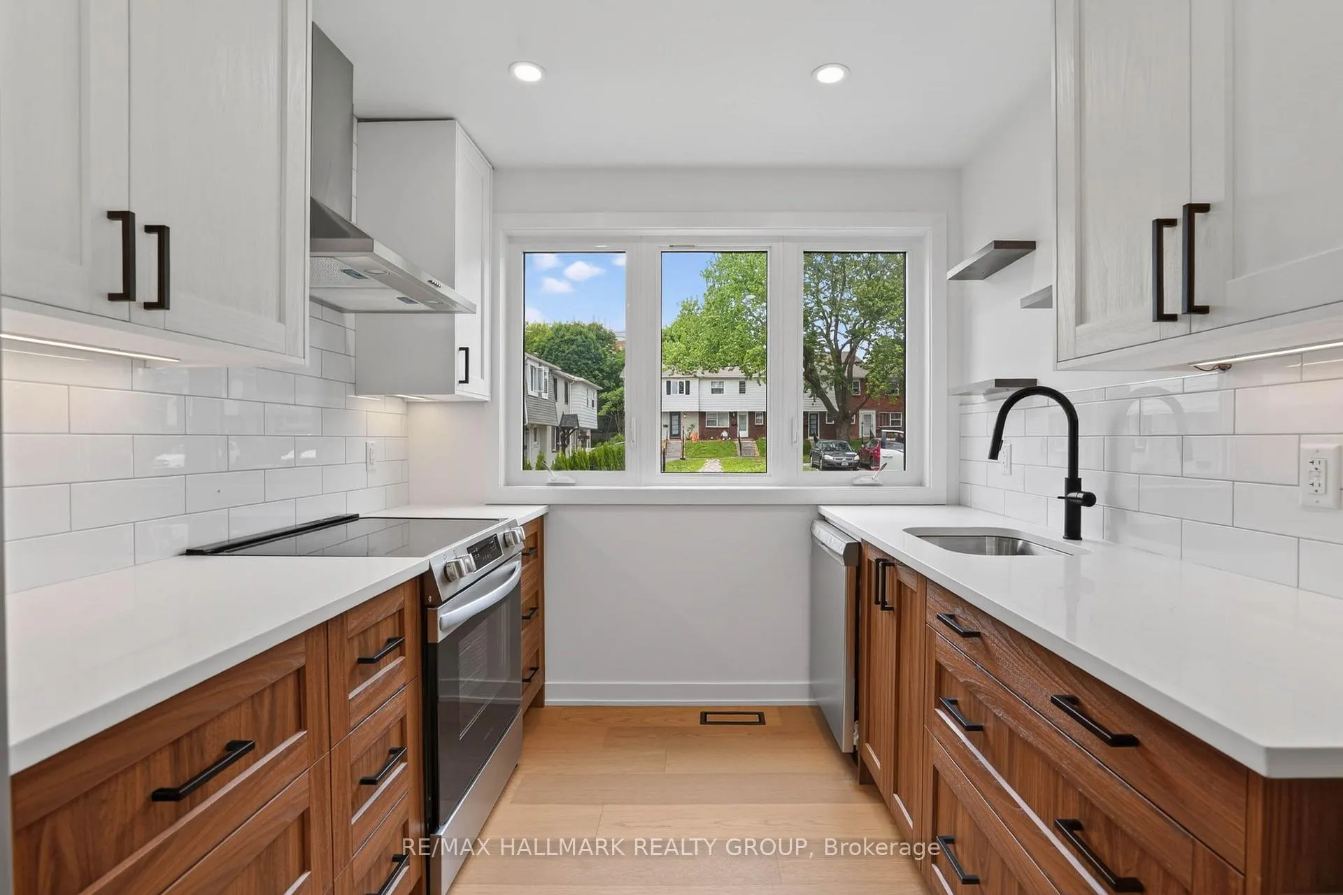Photo 4 of Unit 38, 660 Hochelaga Street, Ottawa, Carson Meadows — HOMEH