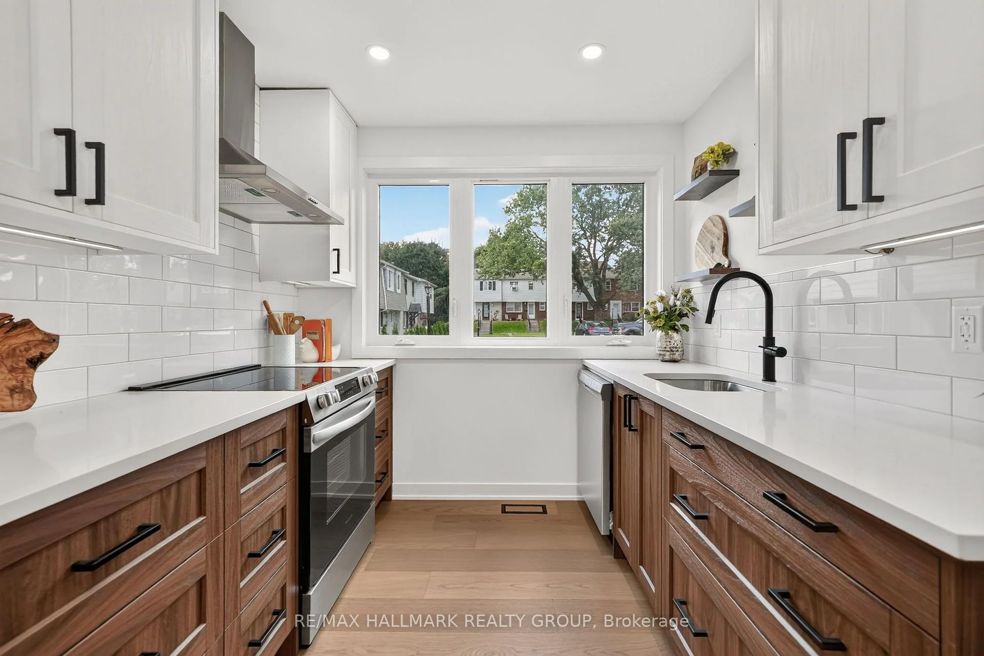 Photo 5 of Unit 38, 660 Hochelaga Street, Ottawa, Carson Meadows — HOMEH
