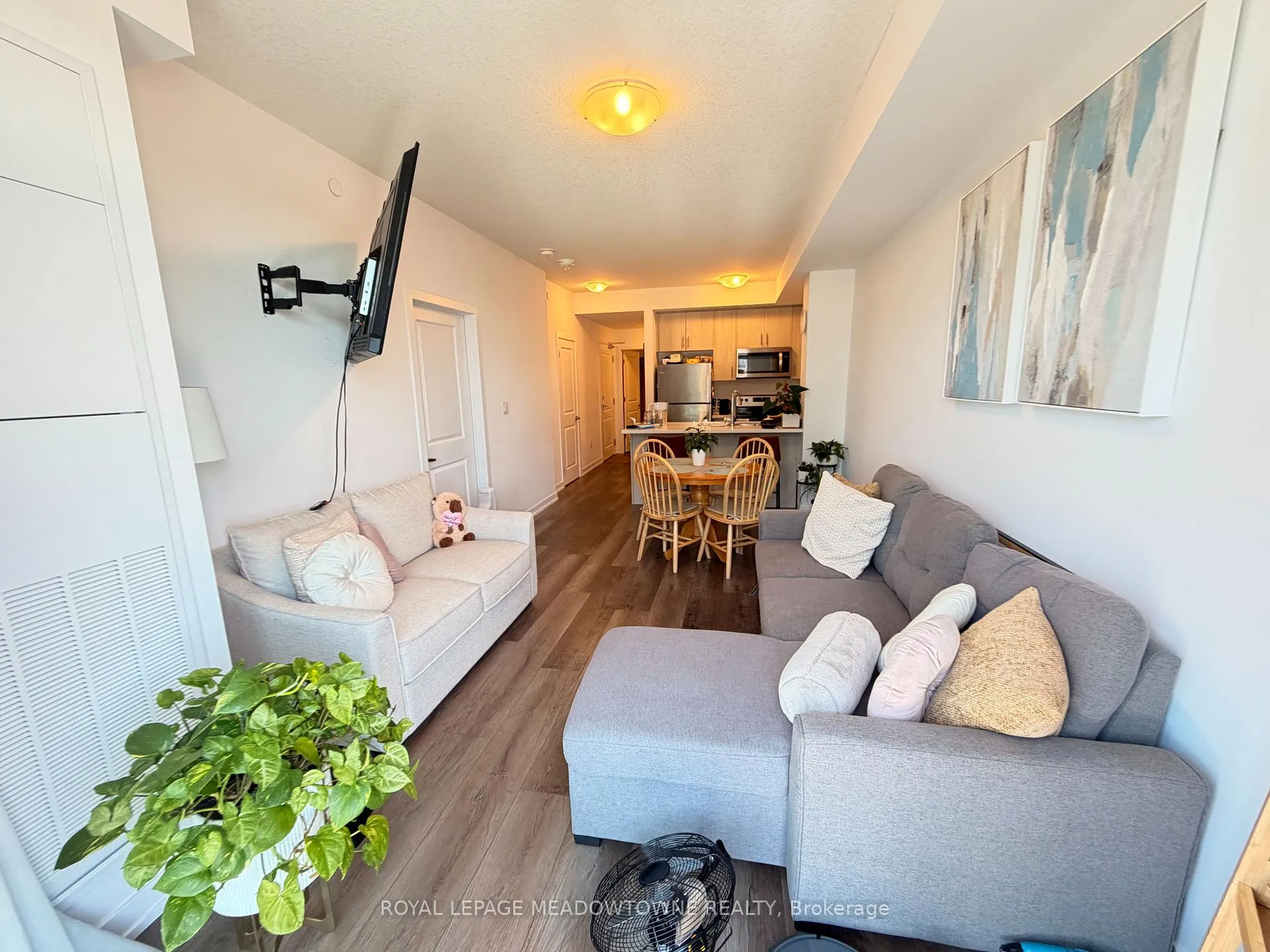 Photo 8 of Unit 801, 460 Dundas Street E, Hamilton, Waterdown — HOMEH