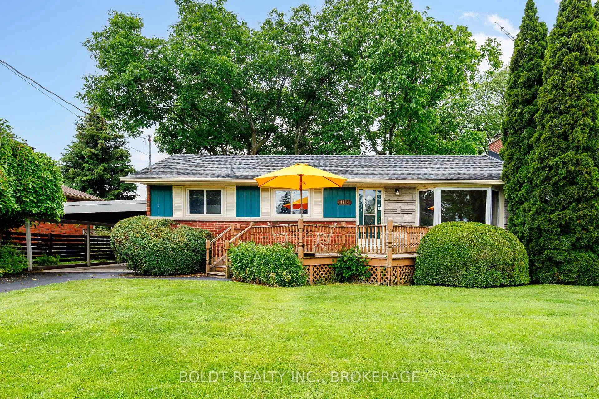 Photo 2 of 4114 Barry Drive, Lincoln, Beamsville — HOMEH