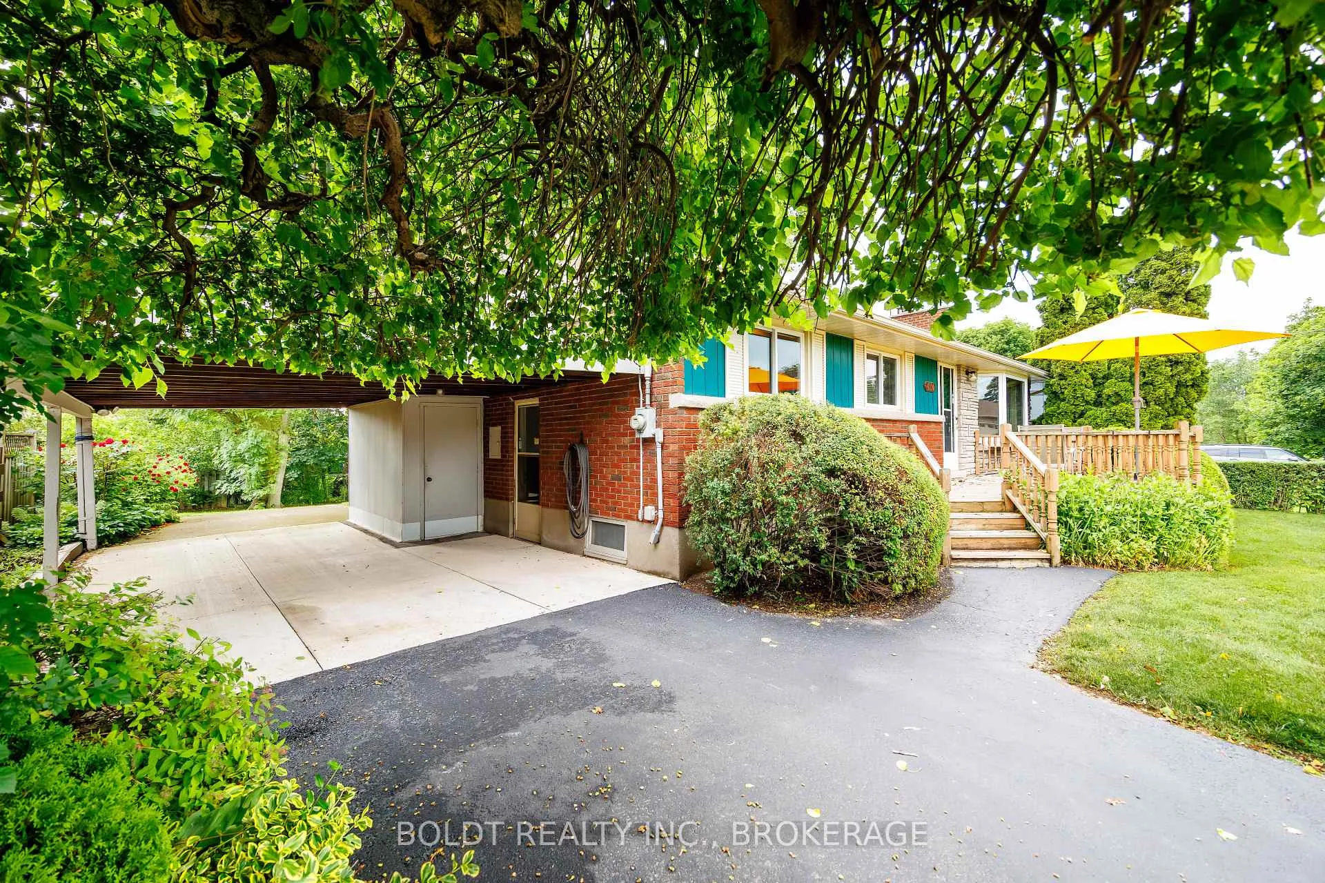 Photo 5 of 4114 Barry Drive, Lincoln, Beamsville — HOMEH