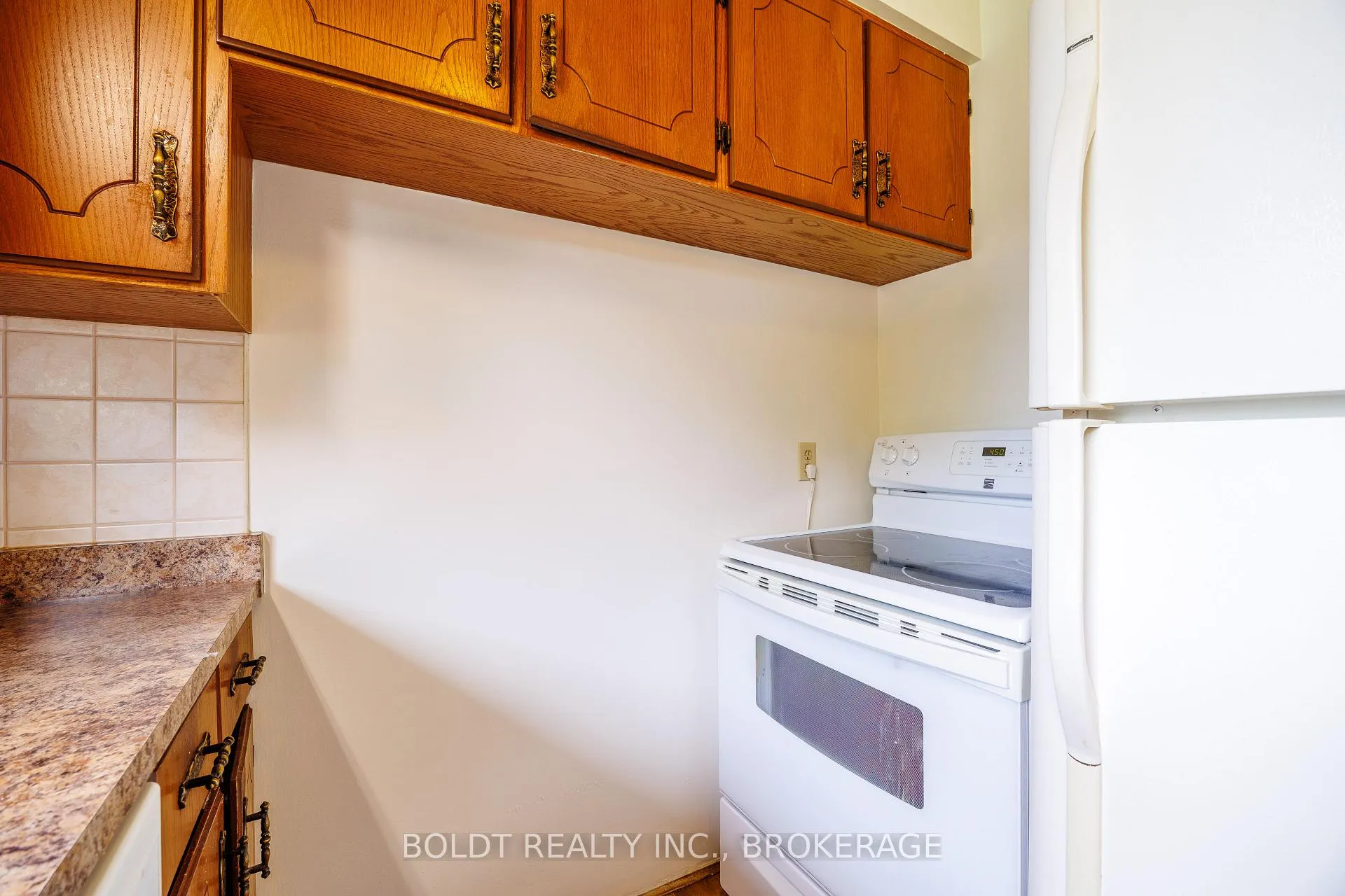 Photo 12 of 4114 Barry Drive, Lincoln, Beamsville — HOMEH
