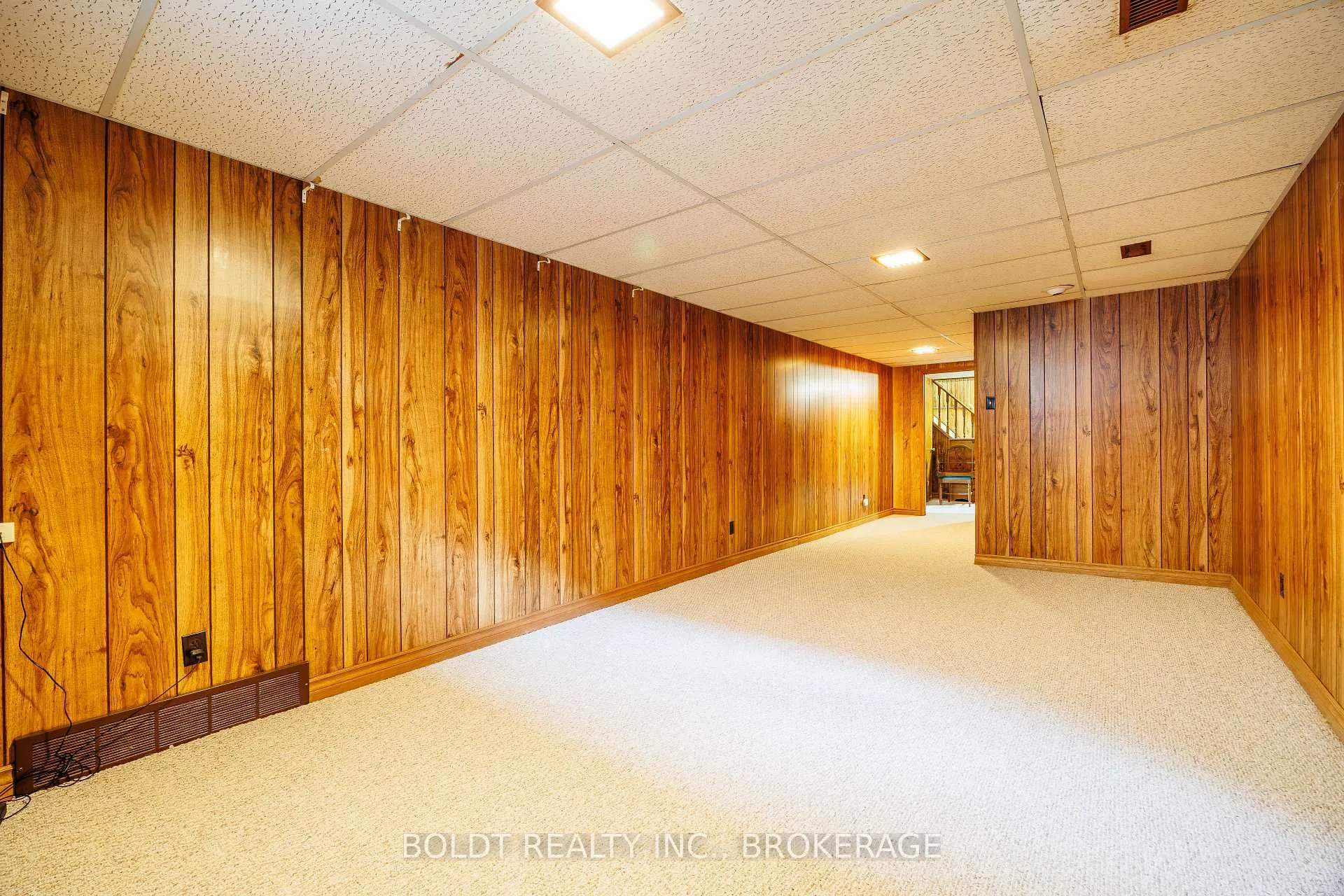 Photo 21 of 4114 Barry Drive, Lincoln, Beamsville — HOMEH