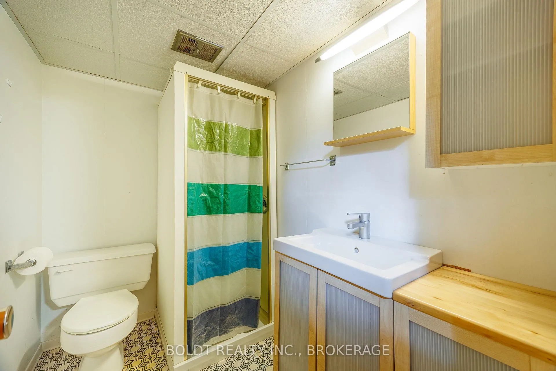 Photo 22 of 4114 Barry Drive, Lincoln, Beamsville — HOMEH